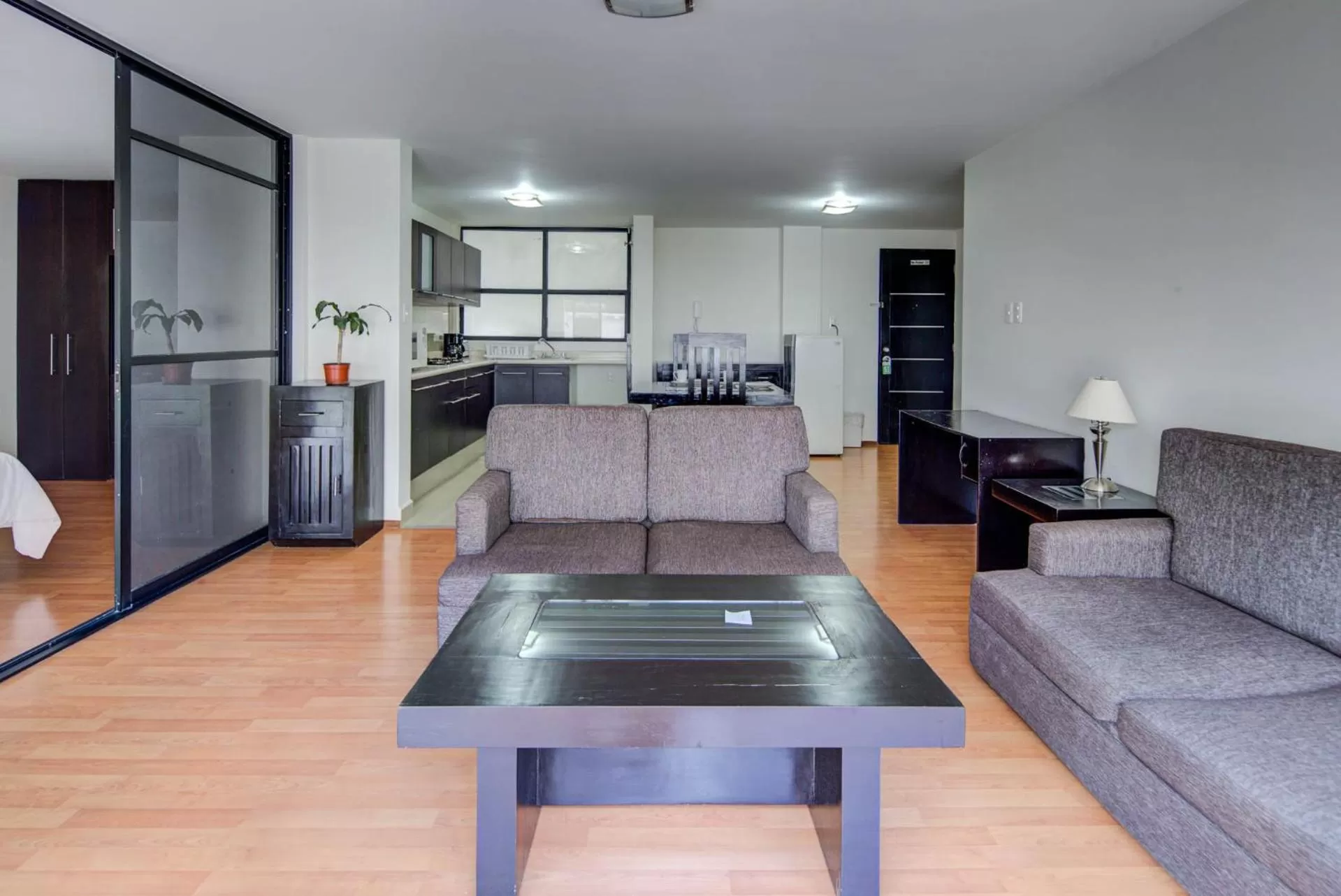 TV and multimedia in Grupo Kings Suites -Platon 436