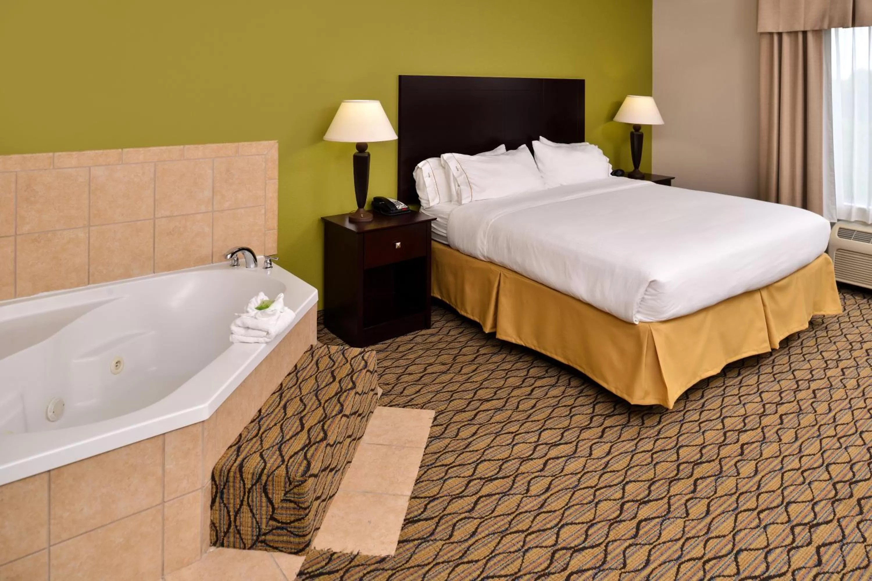 Photo of the whole room, Bed in Holiday Inn Express Hotel & Suites Sherman Highway 75 by IHG