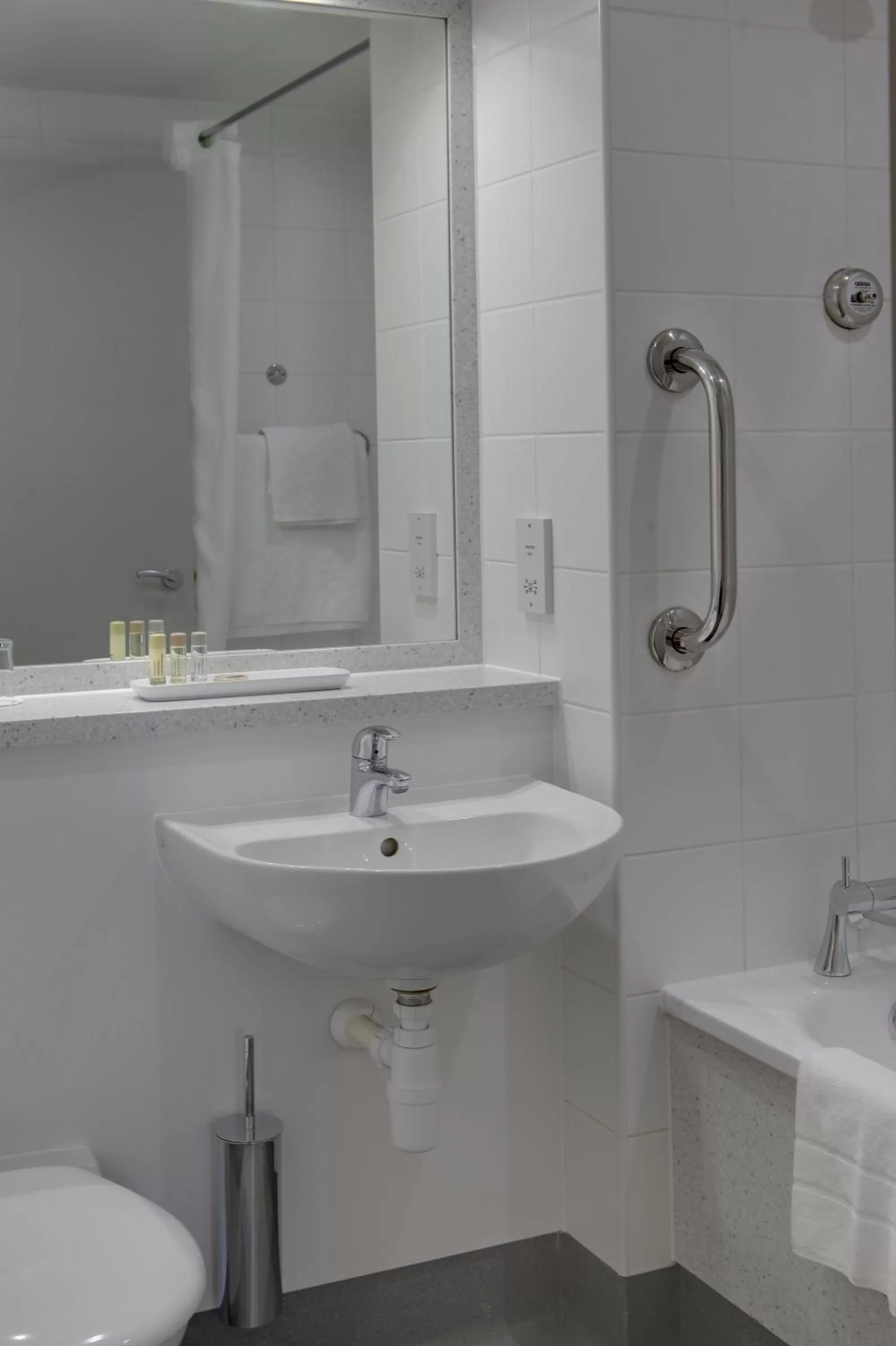 Bathroom in Best Western Pontypool Metro Hotel