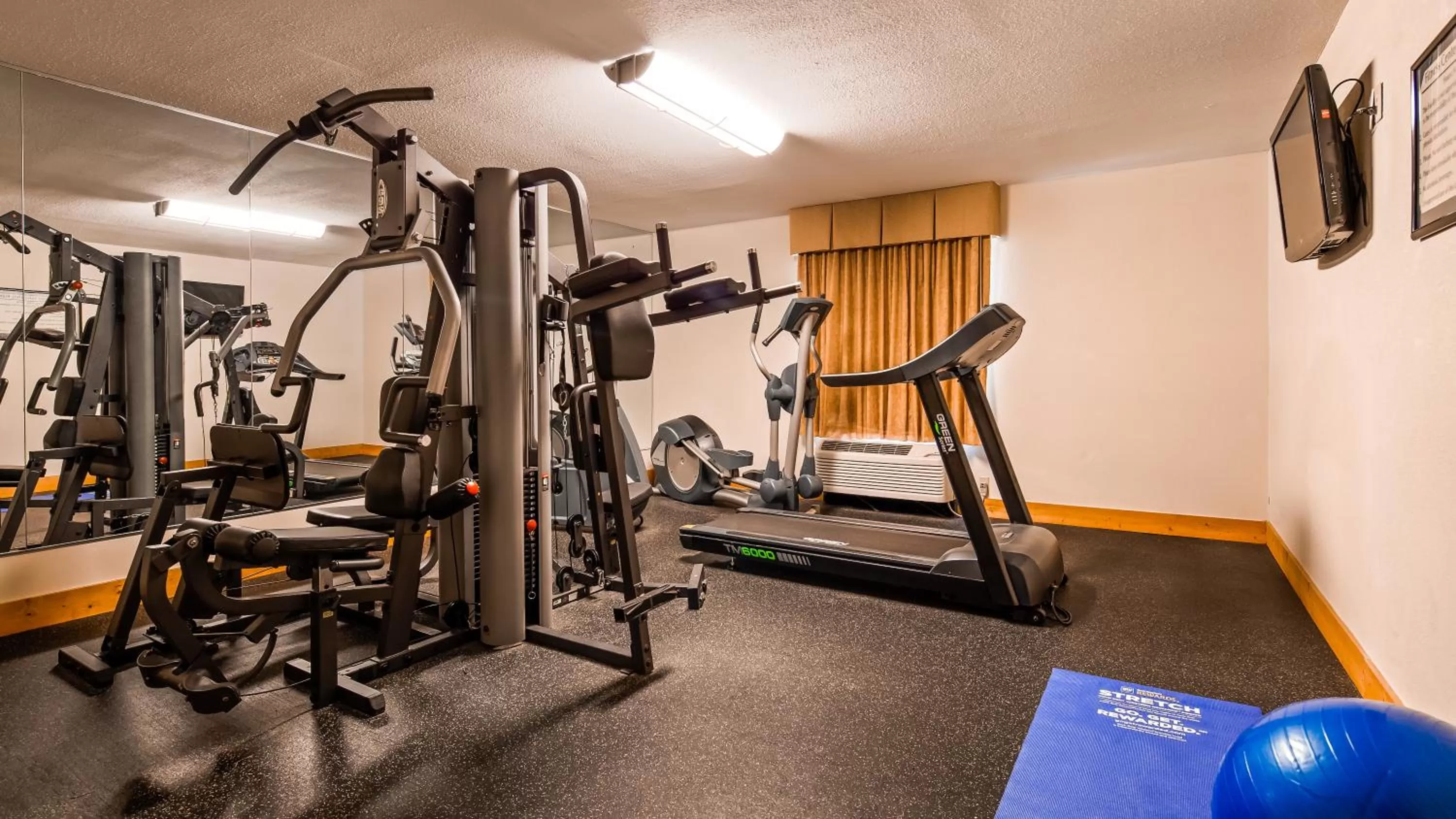 Fitness centre/facilities in SureStay Plus Hotel by Best Western Wytheville