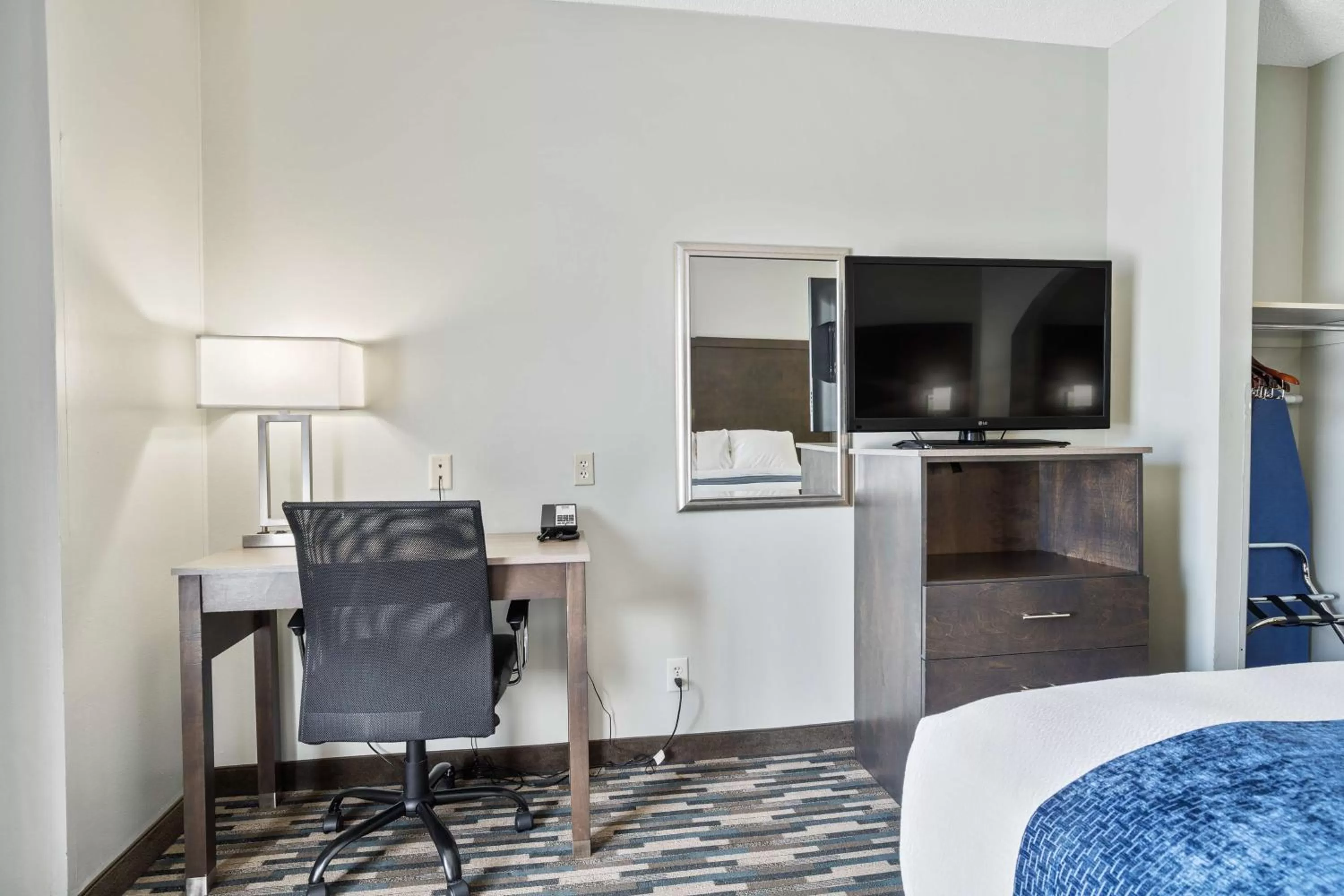 Bedroom, Bed in Blue Water Inn & Suites BW Signature Collection