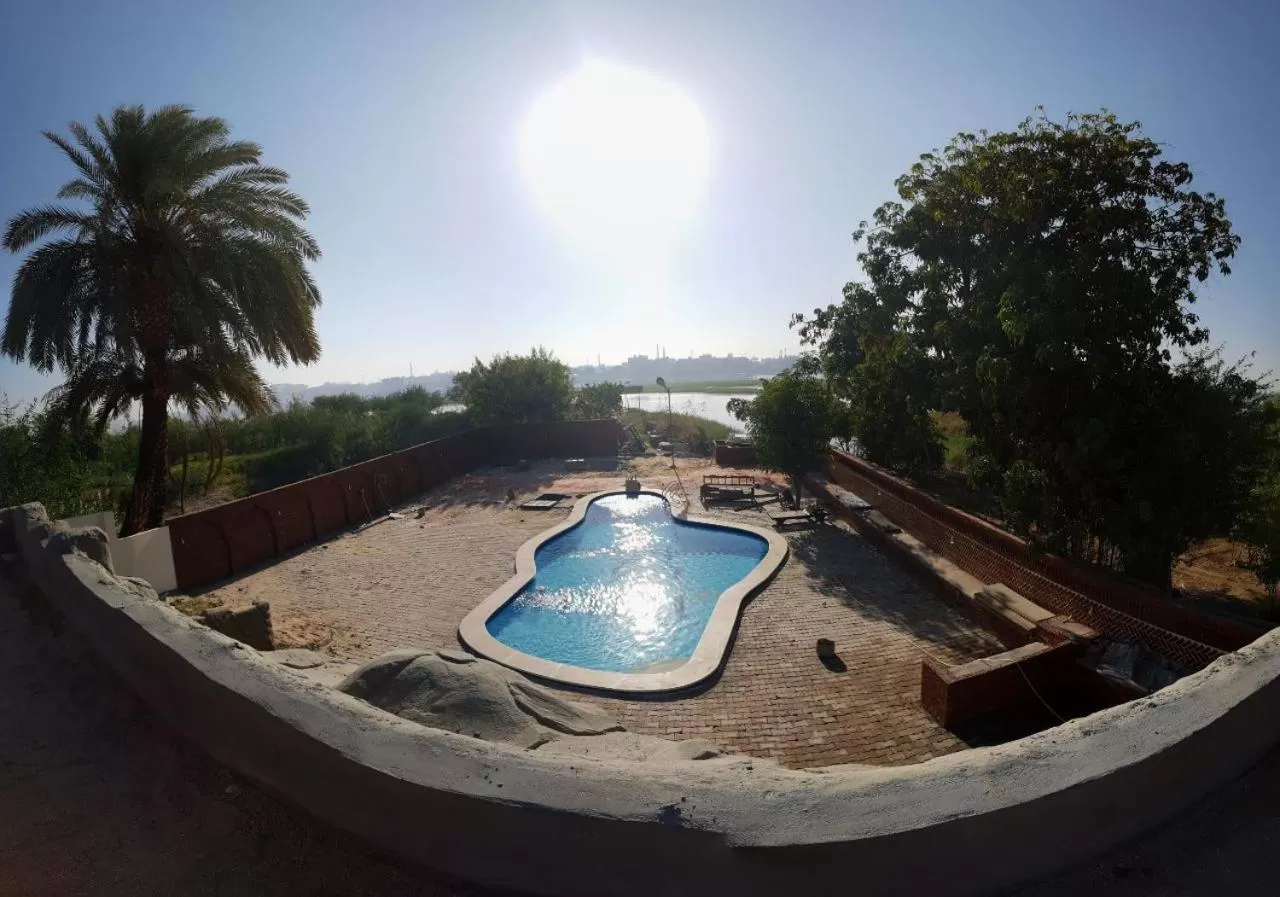 Swimming pool in Al Baeirat Hotel