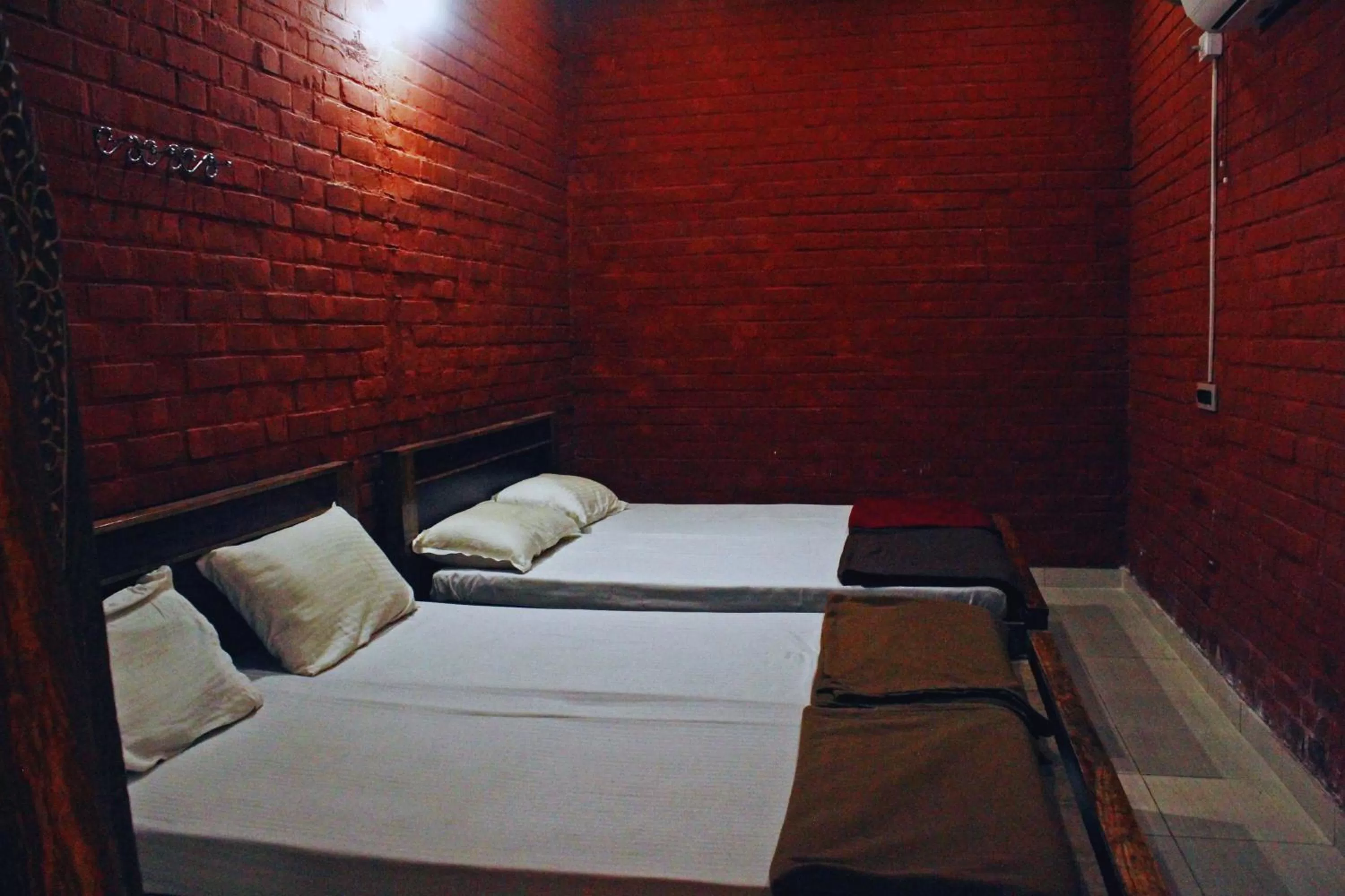 Bedroom, Bed in CS County Resort