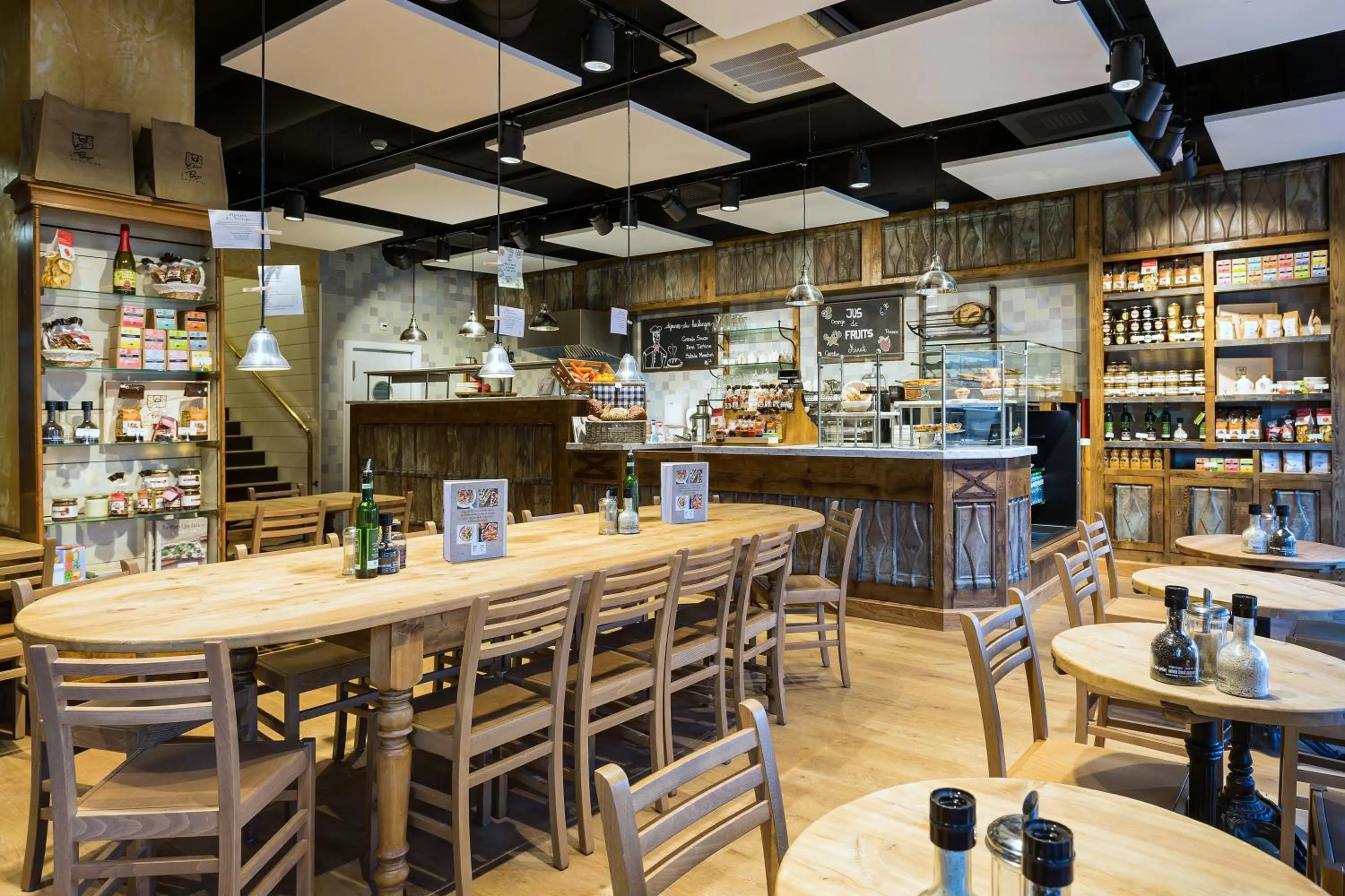 Restaurant/places to eat in Continental Hotel Lausanne