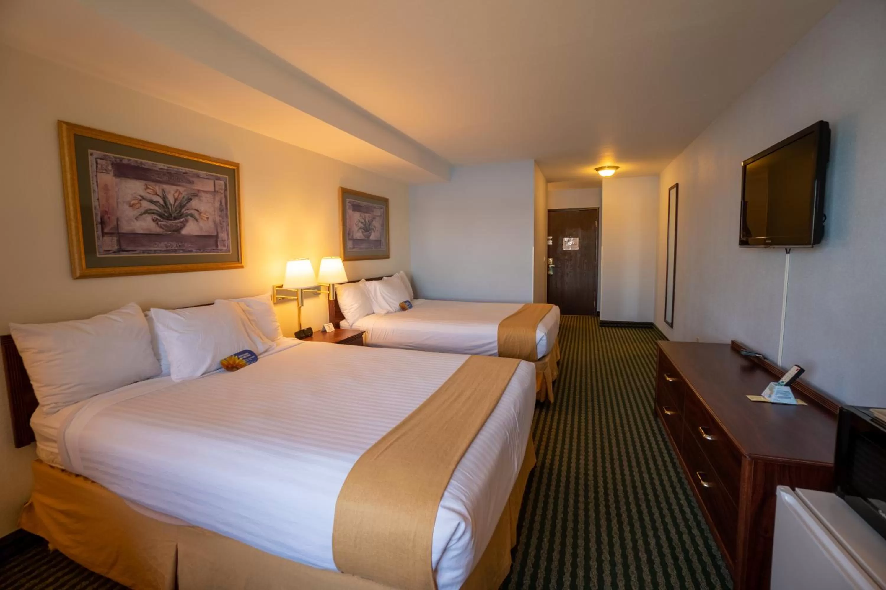 Bed in Clover Island Inn