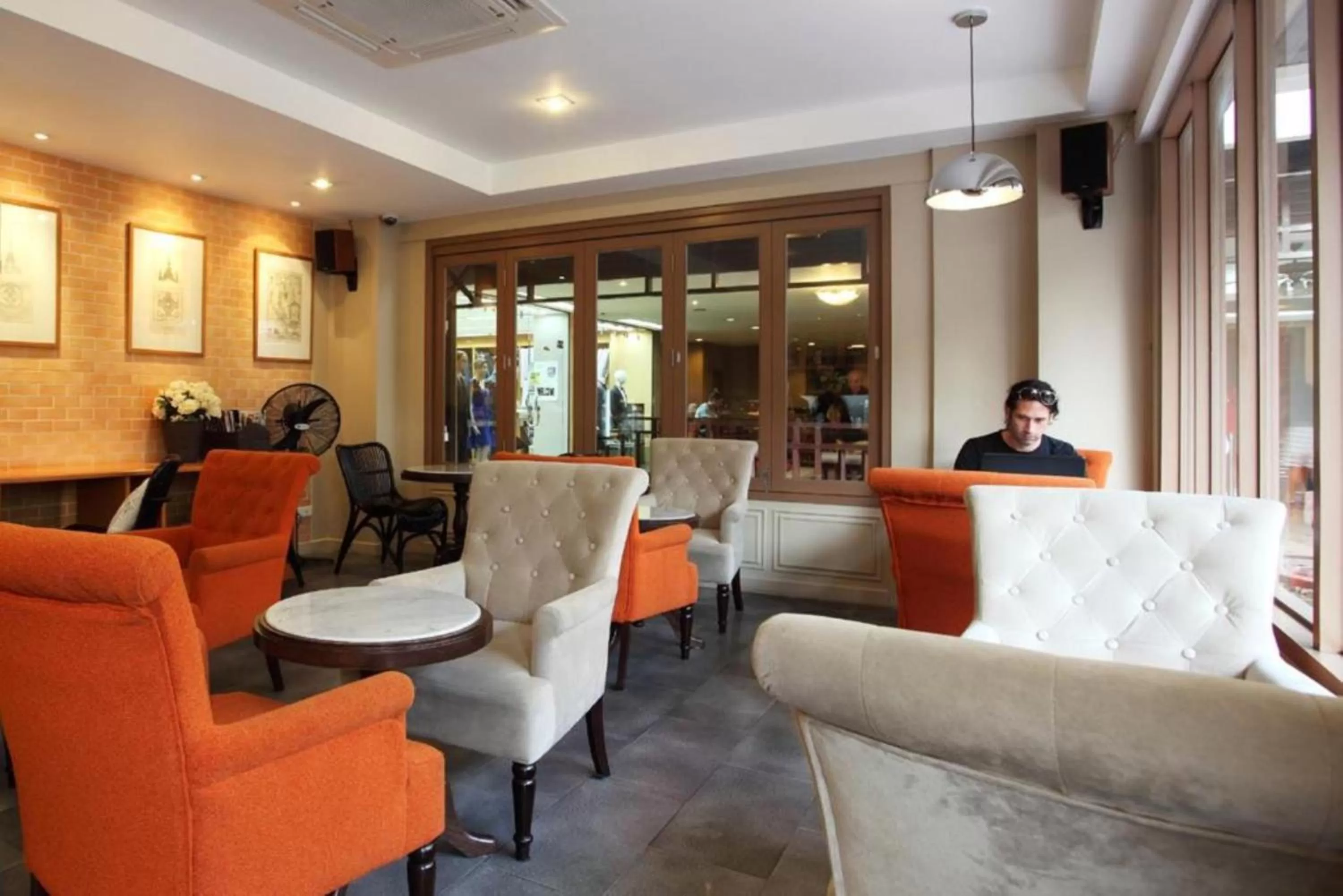 Property building in Rambuttri Village Plaza