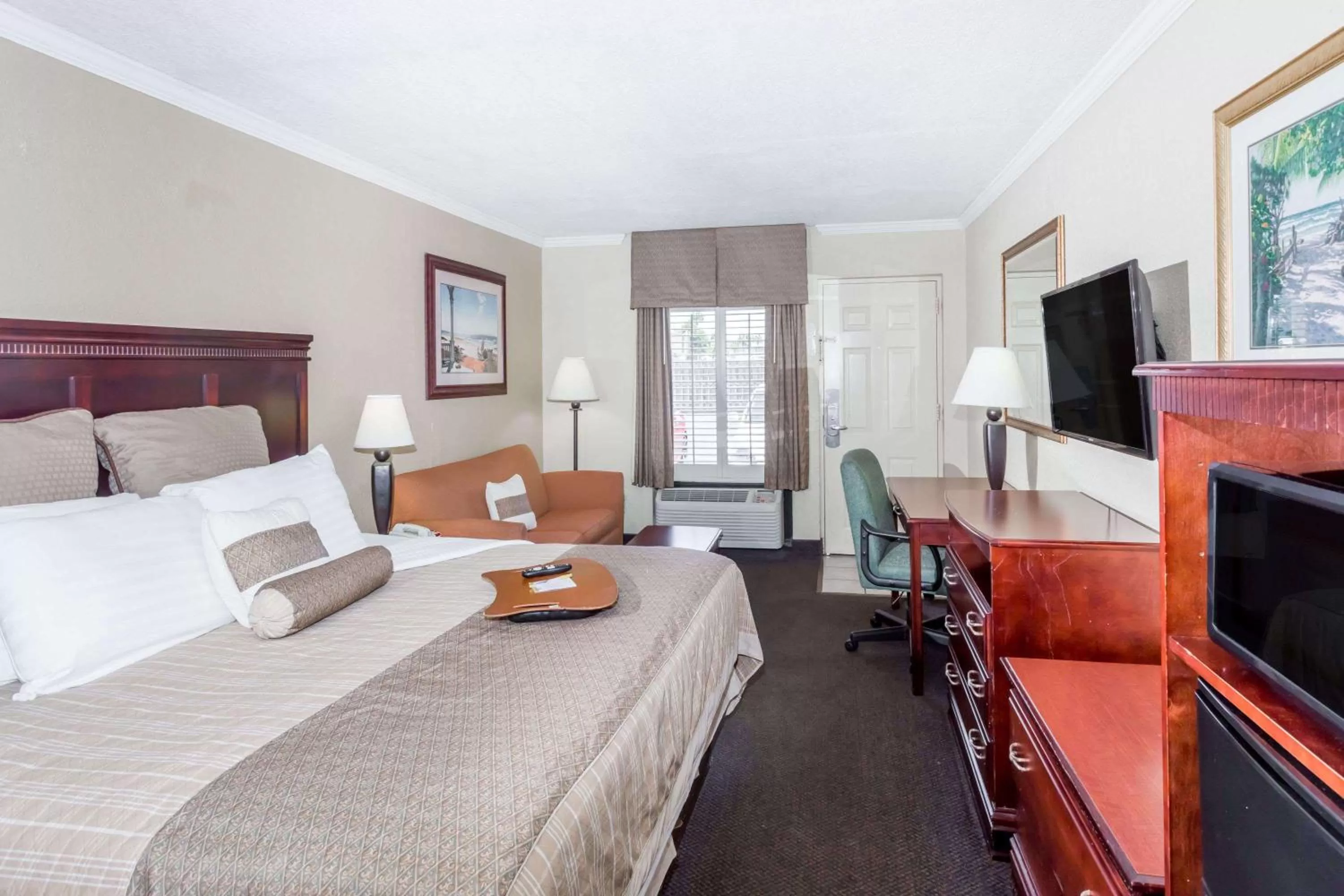 Photo of the whole room, Bed in Days Inn by Wyndham Destin