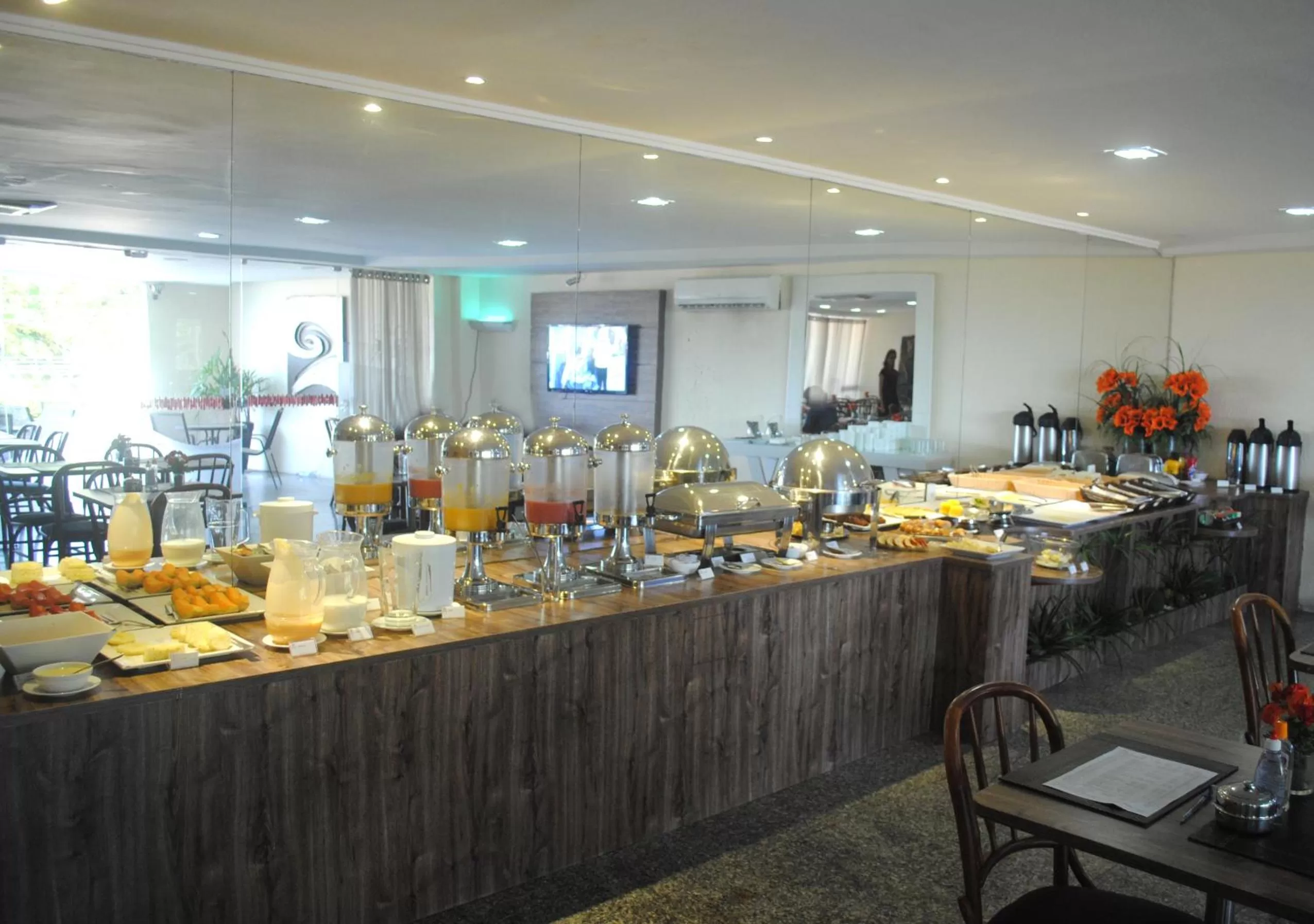 Restaurant/places to eat in Iracema Residence Hotel Flat