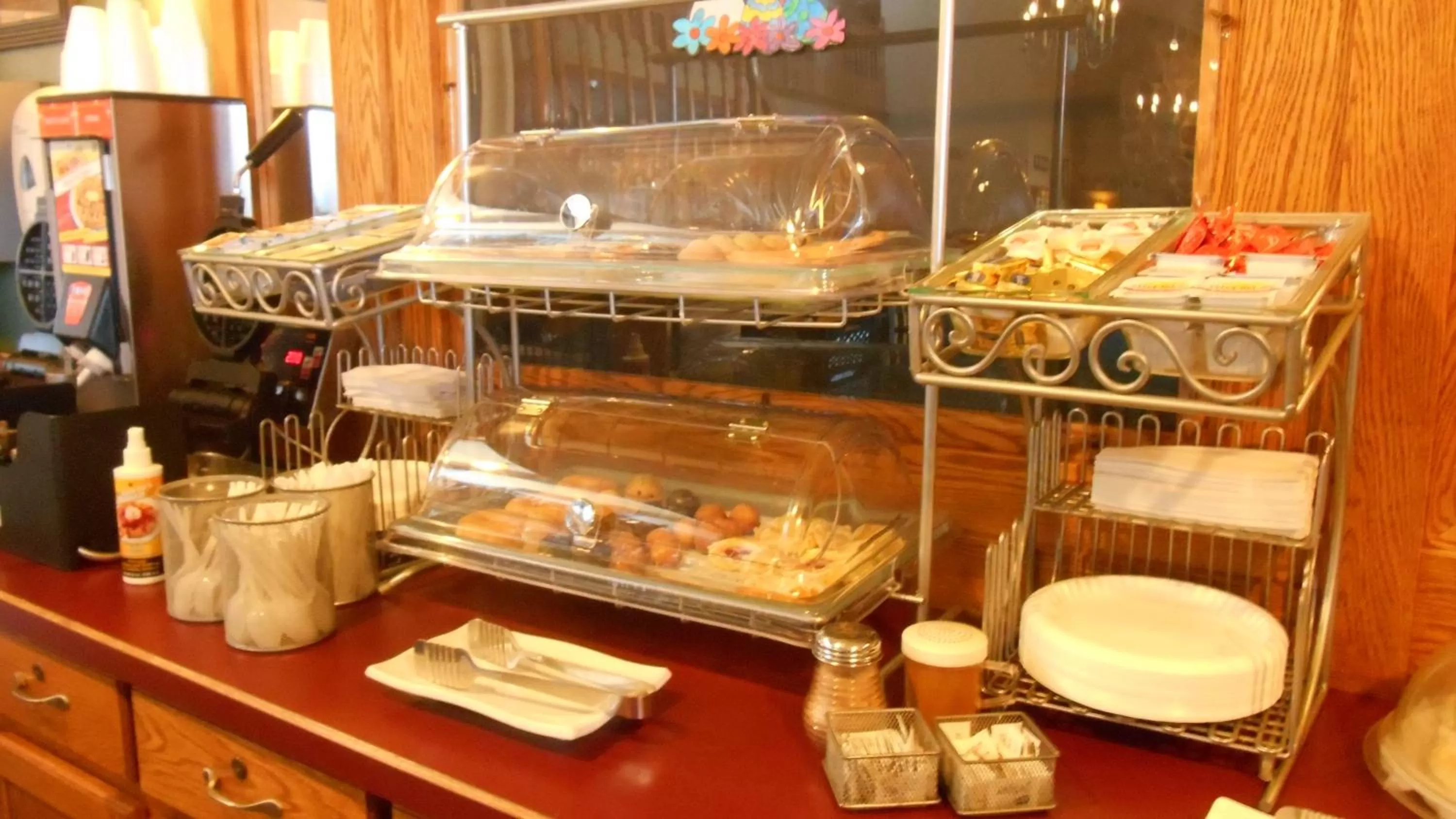 Buffet breakfast in AmericInn by Wyndham Sturgeon Bay