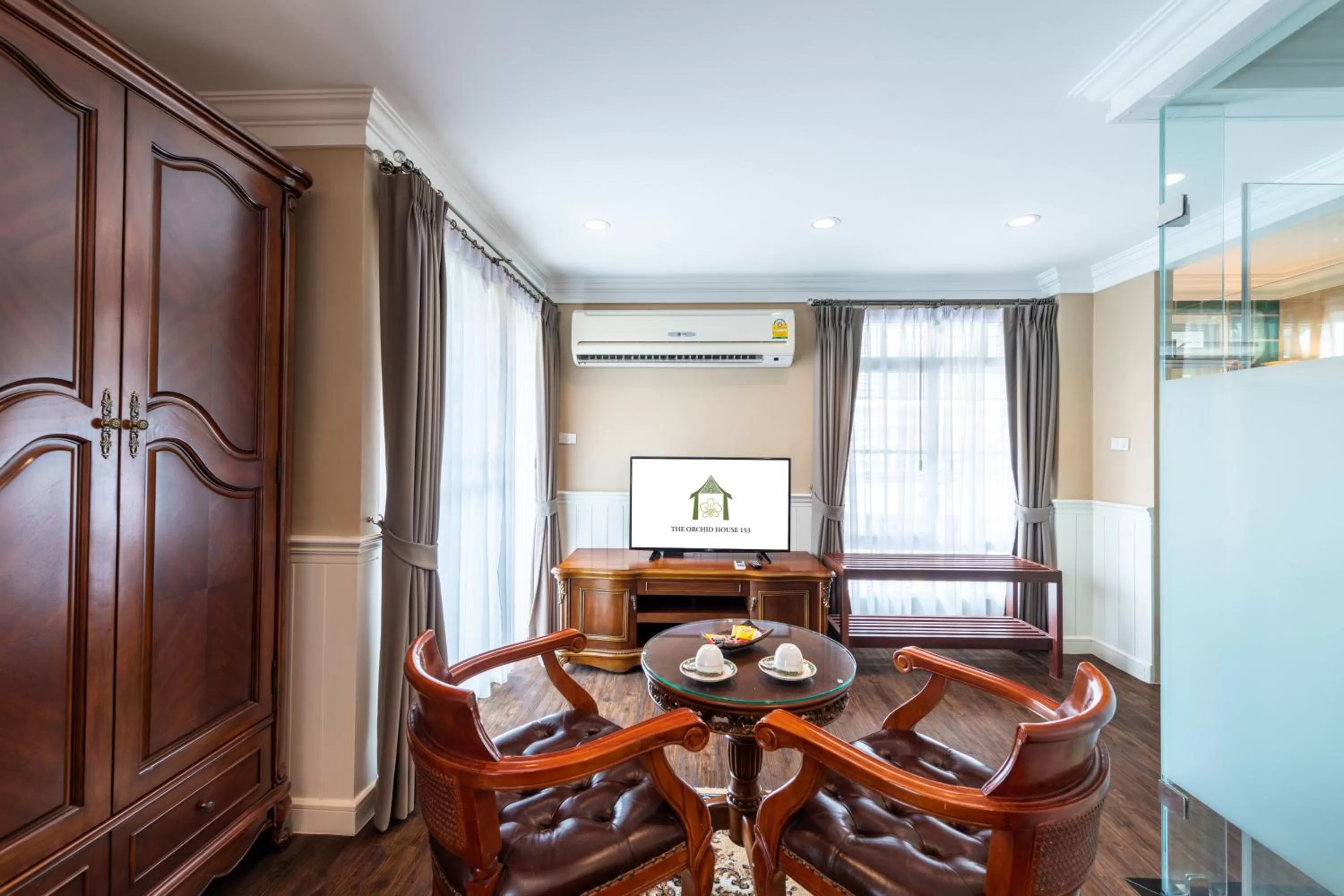 Living room in The Orchid House 153