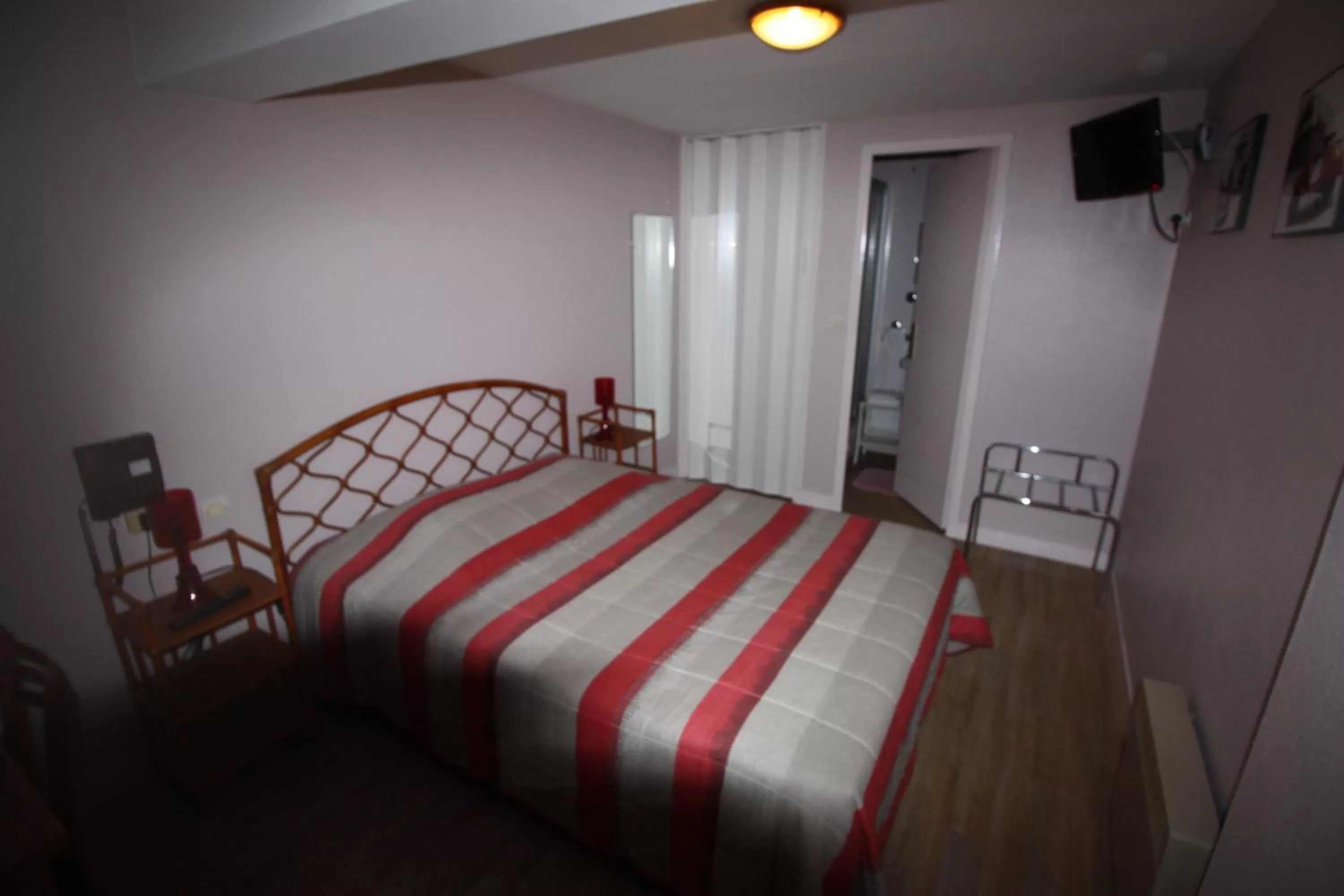 Photo of the whole room in Hotel Les Deux Sapins