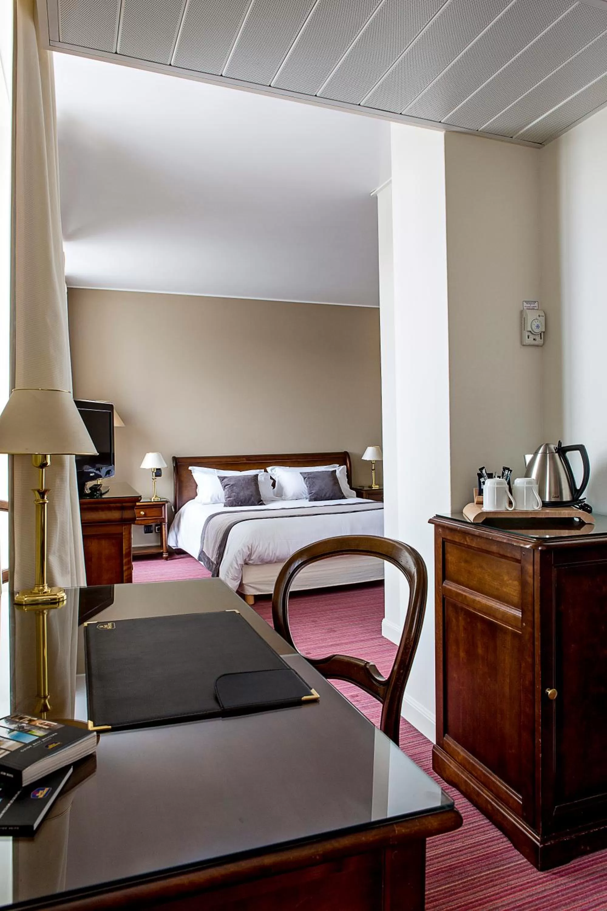 Bedroom, Bed in Best Western Grand Hotel de Bordeaux
