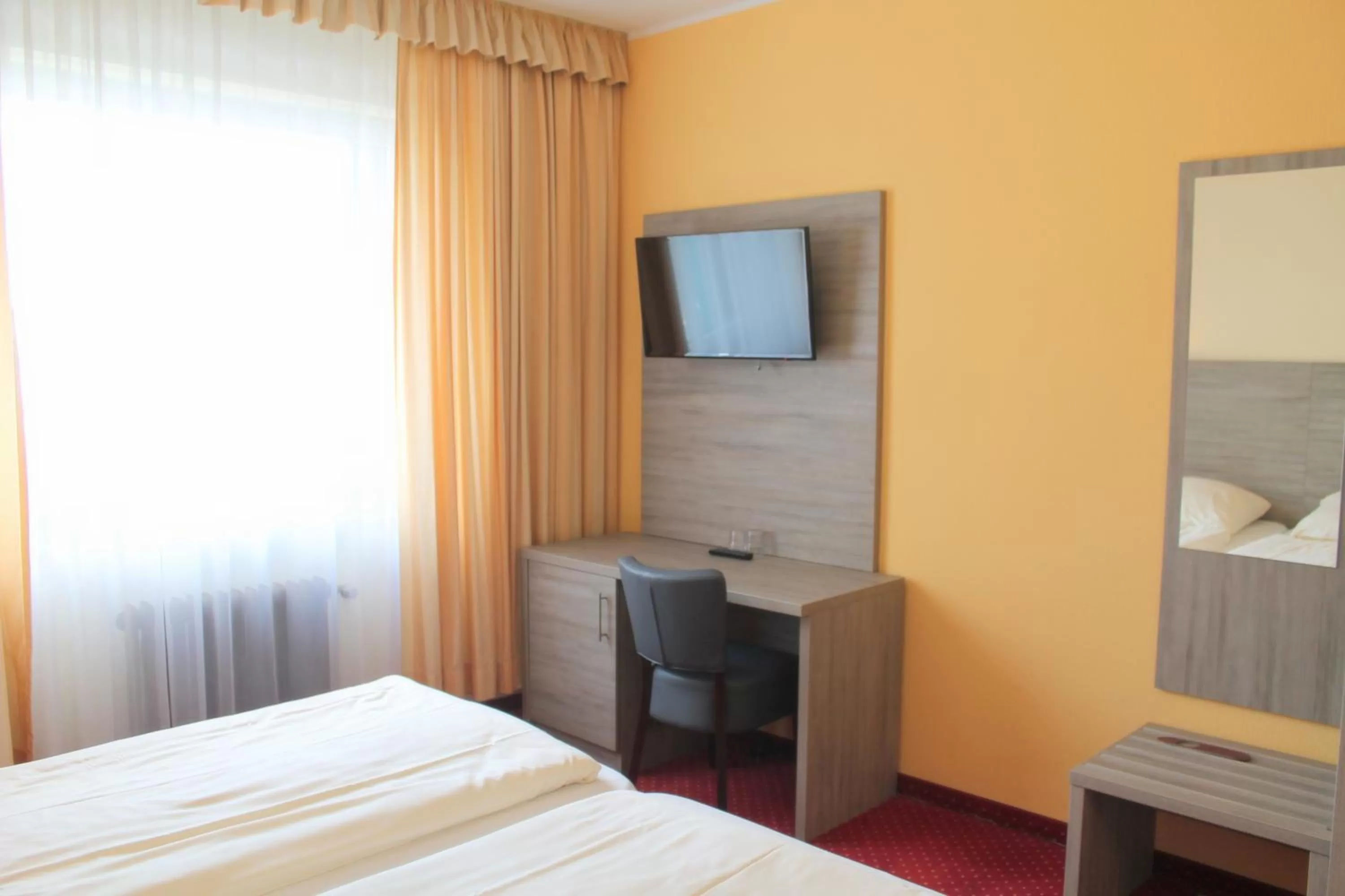 TV and multimedia, TV/Entertainment Center in Hotel Lorien