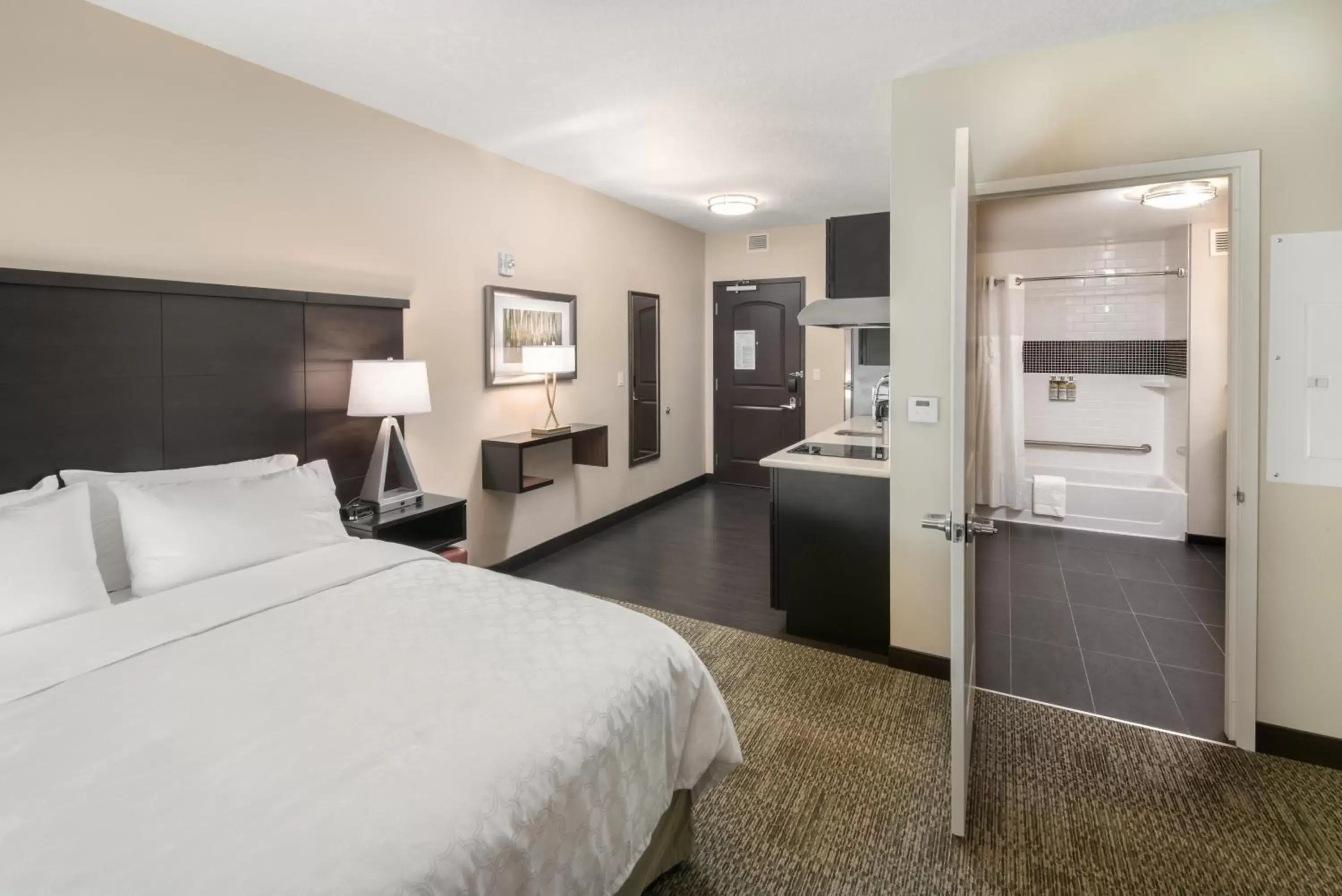 Queen Studio Suite with Bath Tub - Mobility Accessible - Non-Smoking in Staybridge Suites - Saskatoon - University, an IHG Hotel Queen Studio Suite with Bath Tub - Mobility Accessible - Non-Smoking in Staybridge Suites - Saskatoon - University, an IHG Hotel