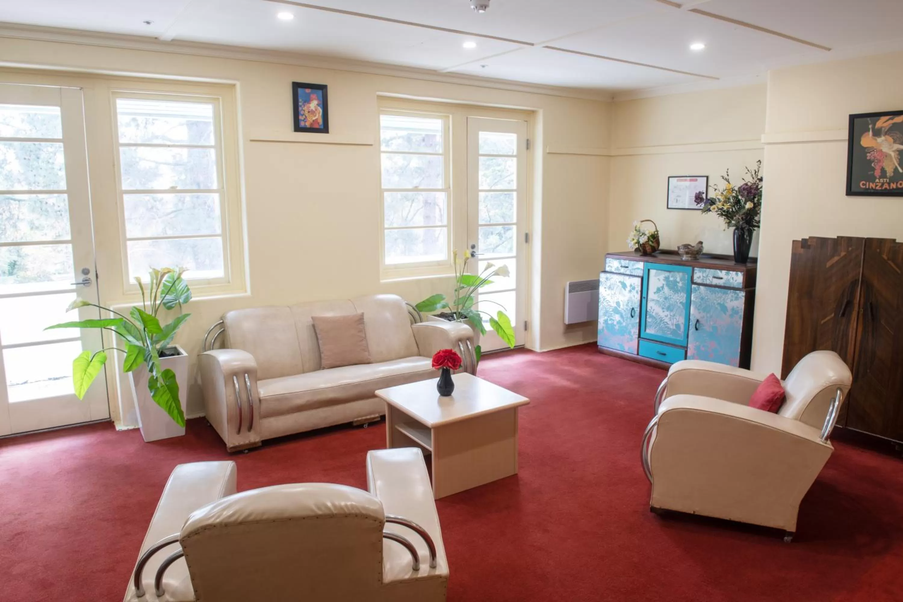 Seating area in Linaker Art Deco Motel