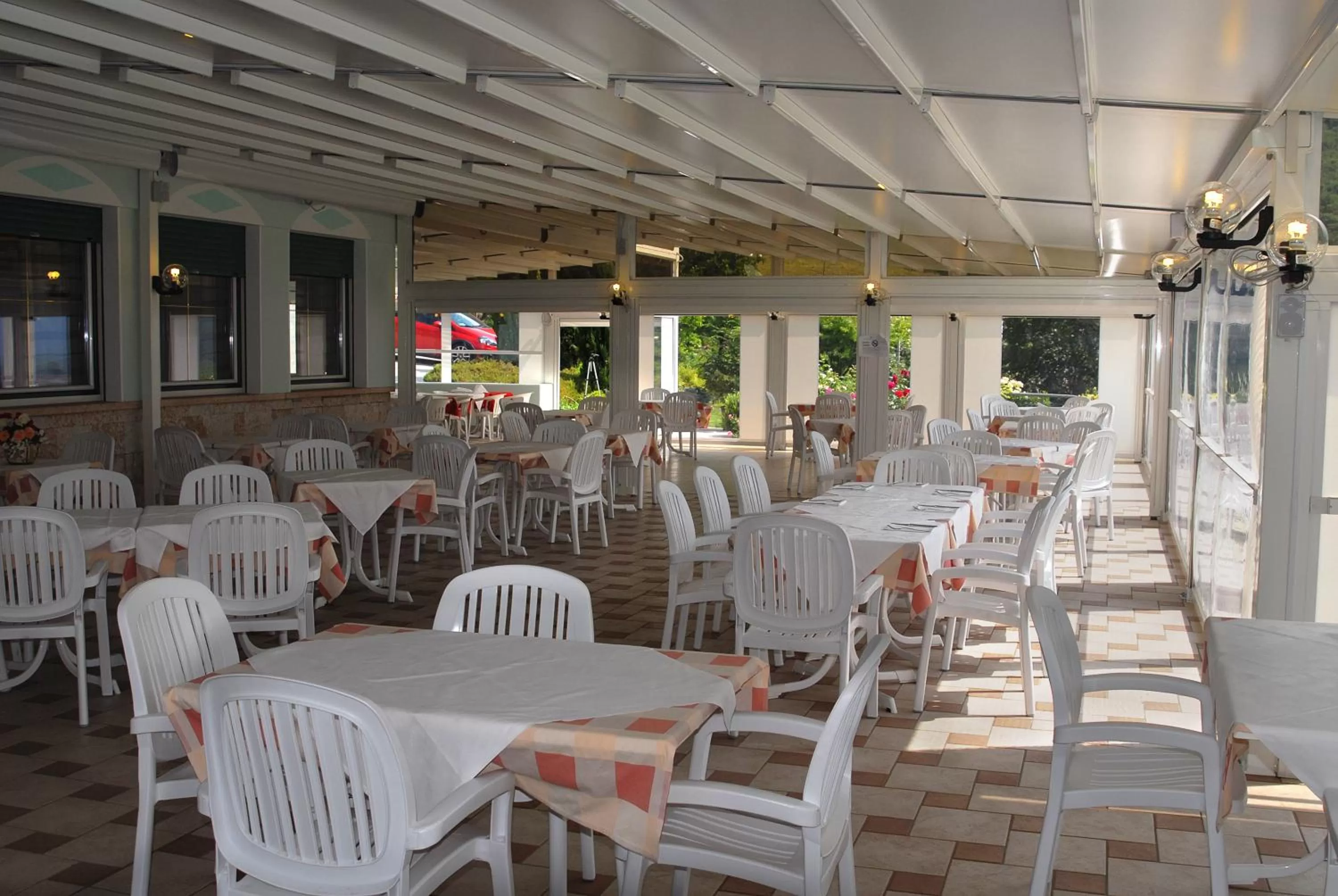 Restaurant/places to eat in Hotel Karinhall