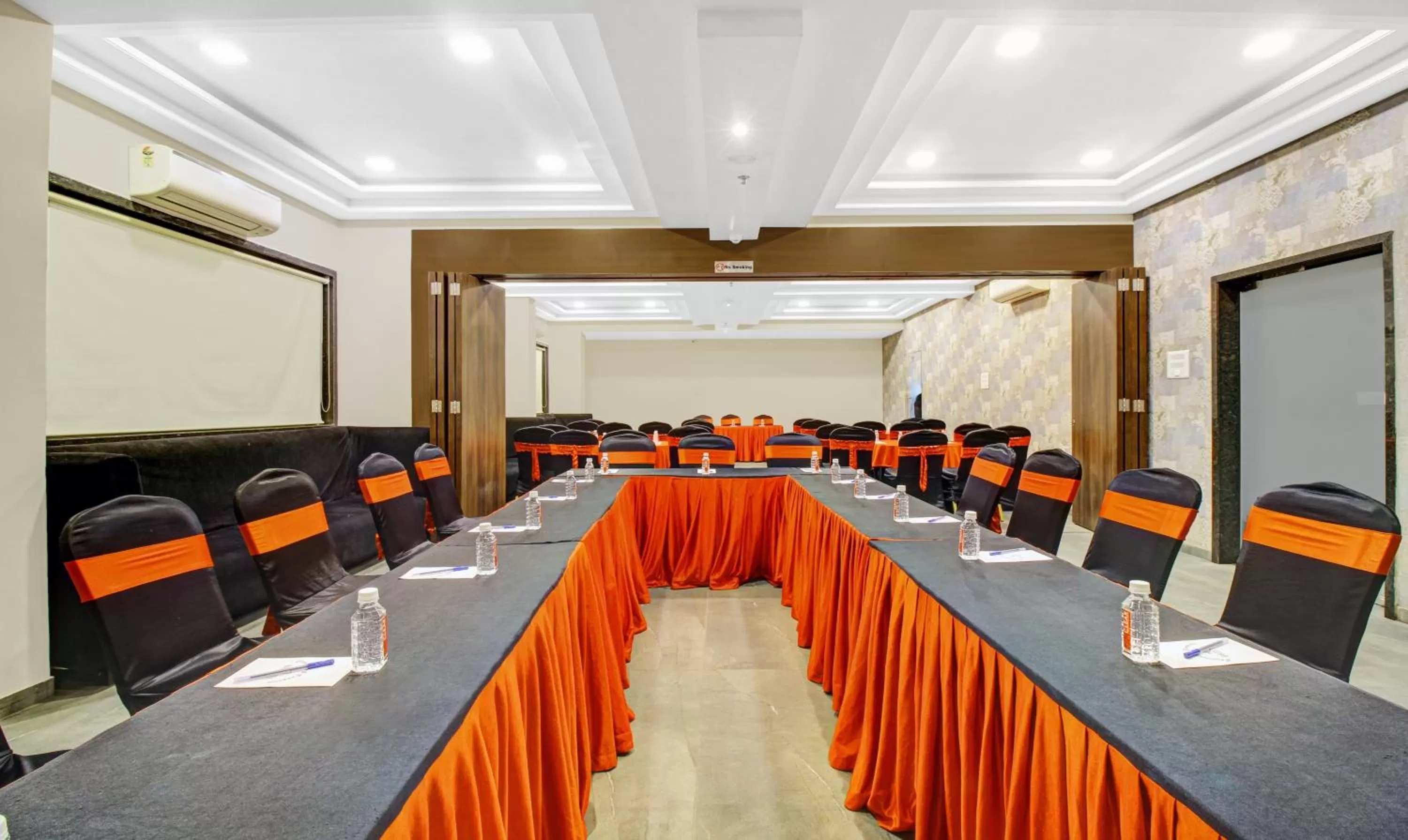 Meeting/conference room in Treebo Premium Brijinn