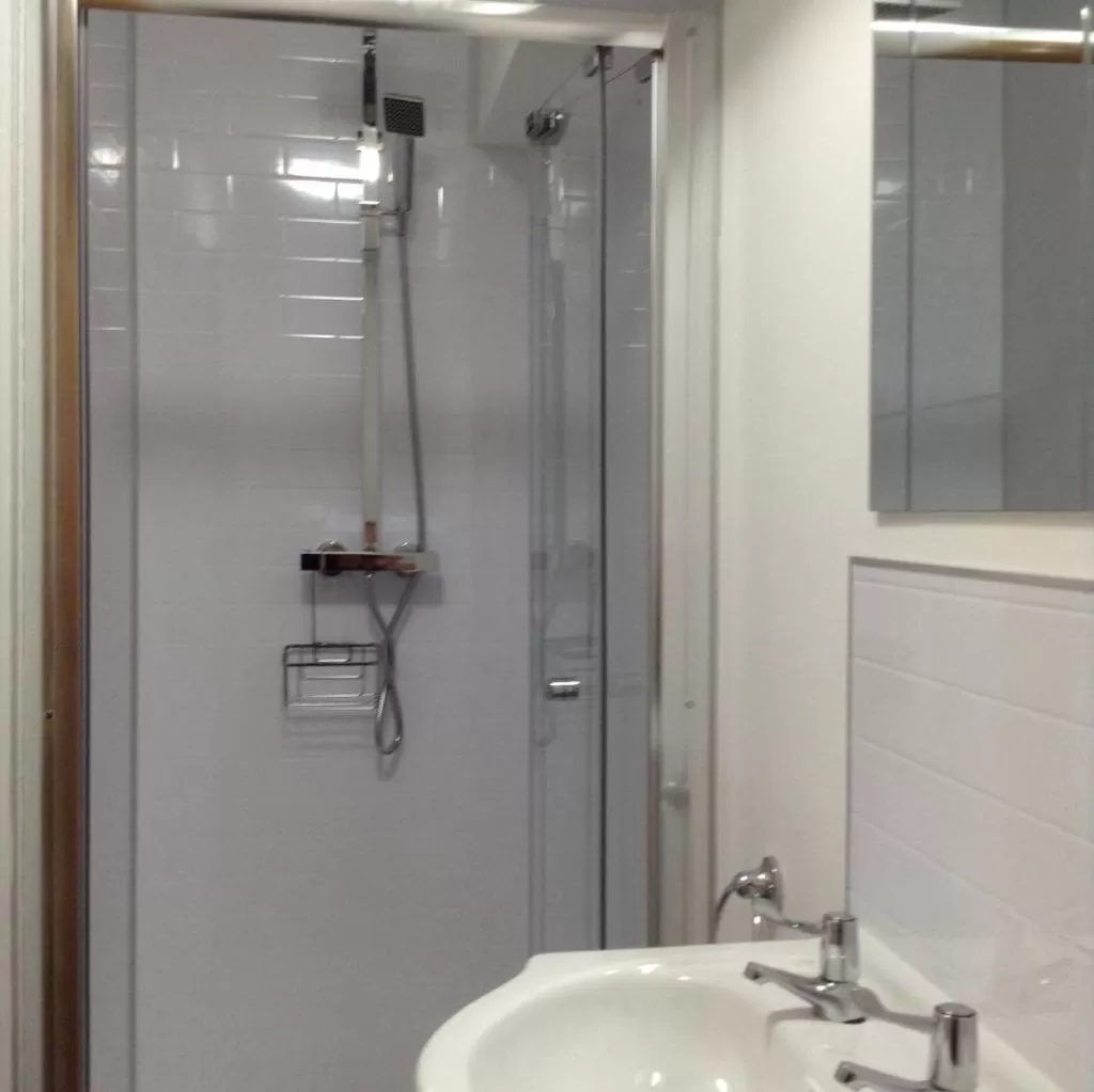 Shower in The Bear On The Square