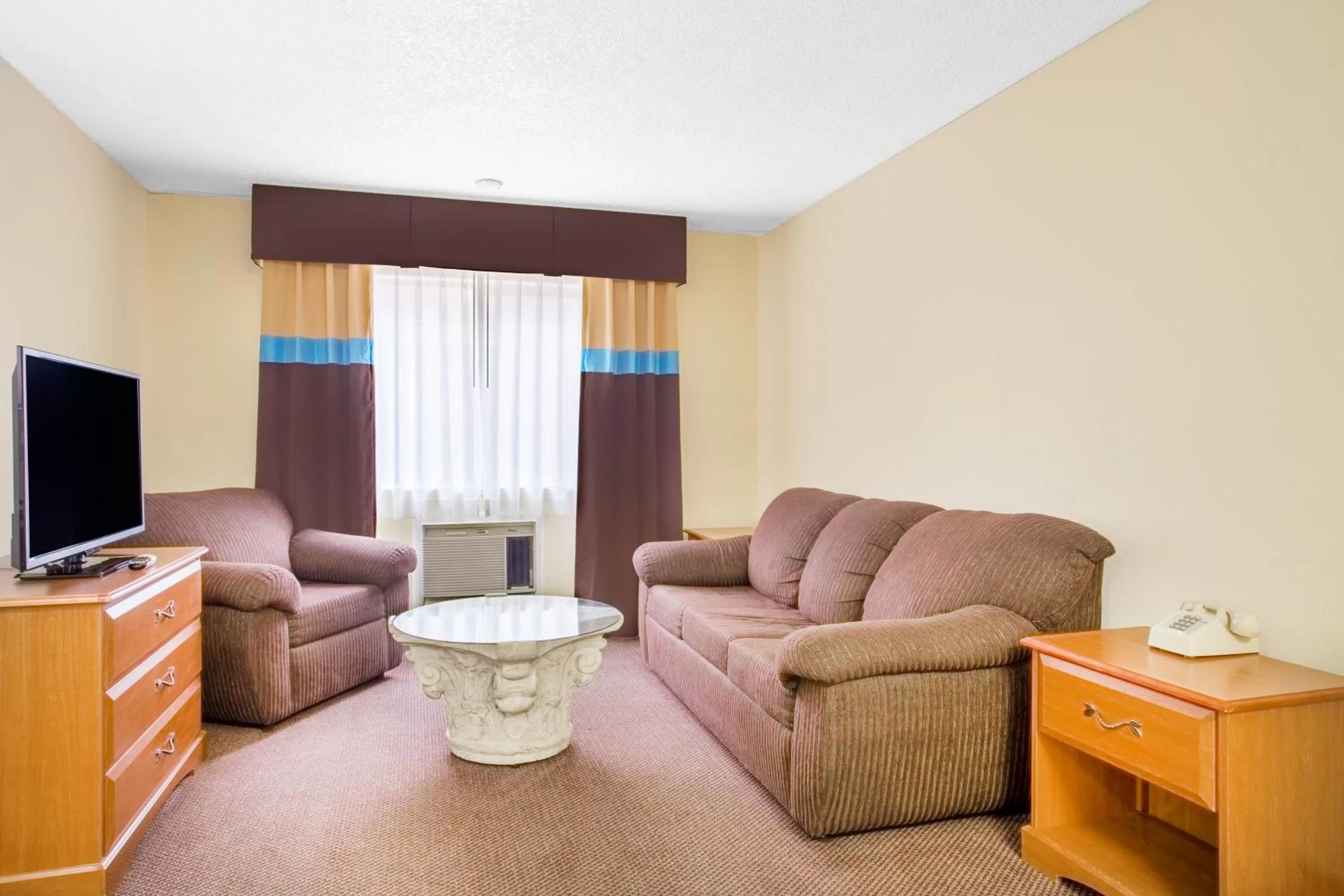 Living room in Days Inn by Wyndham St. George