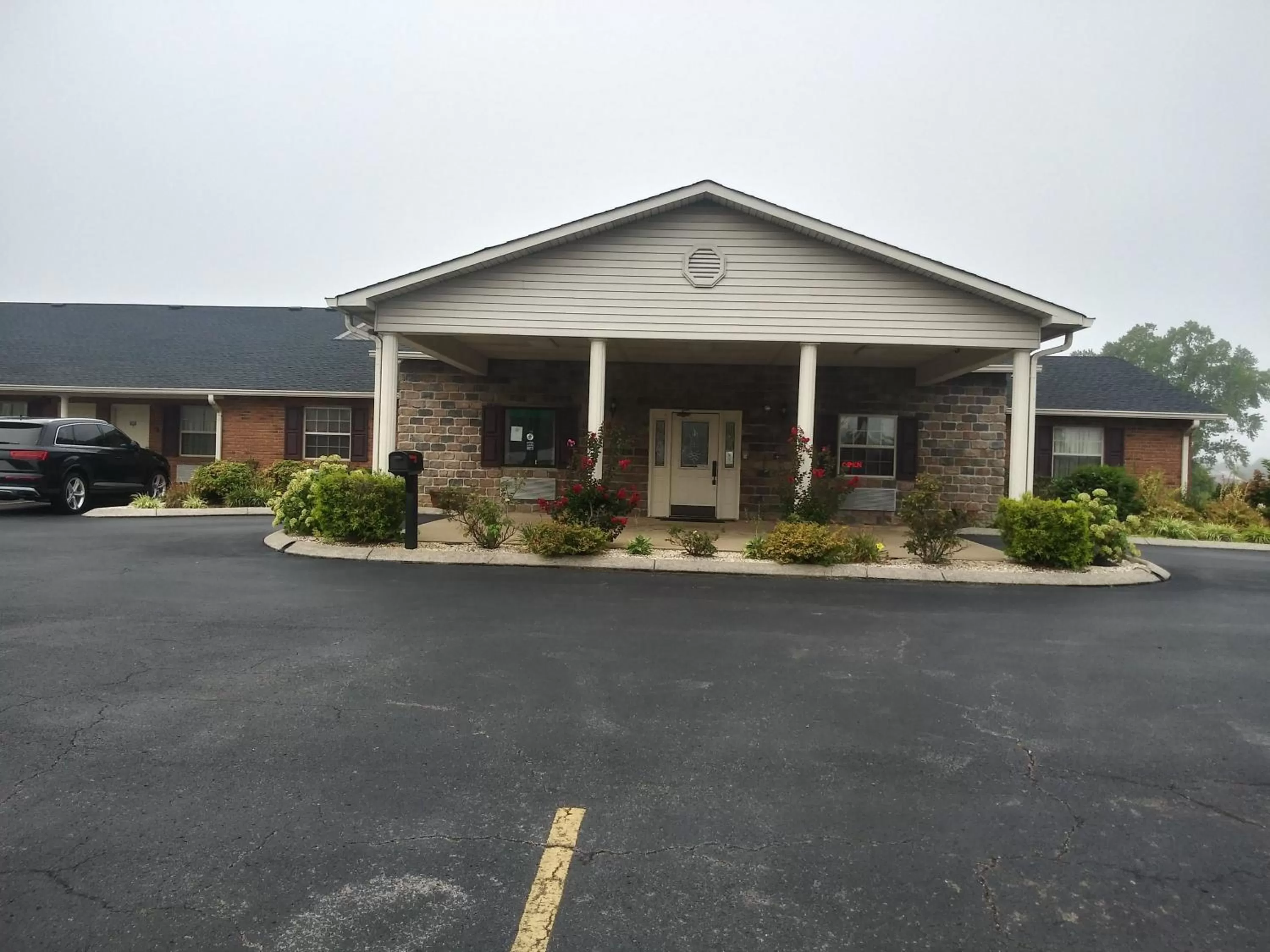 Facade/entrance in Hearthstone Inn