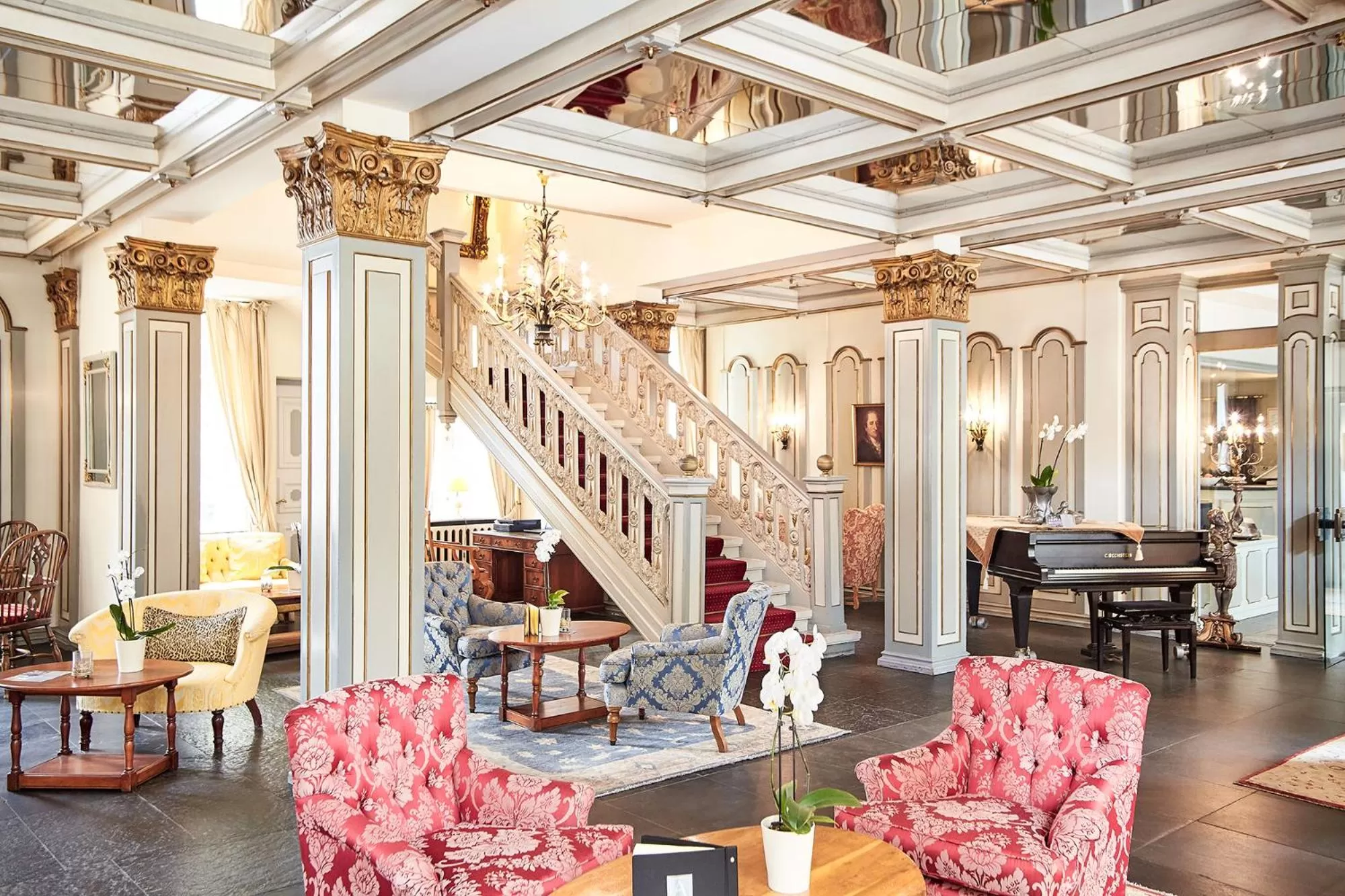 Lounge or bar in Althoff Hotel Fürstenhof