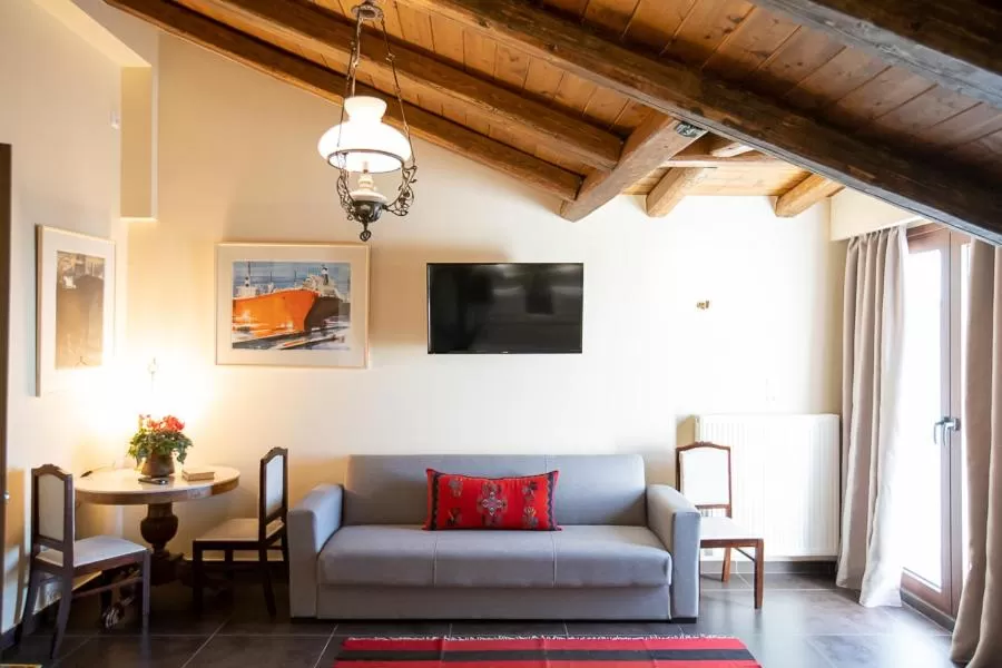 Ellinon Thea Arachova