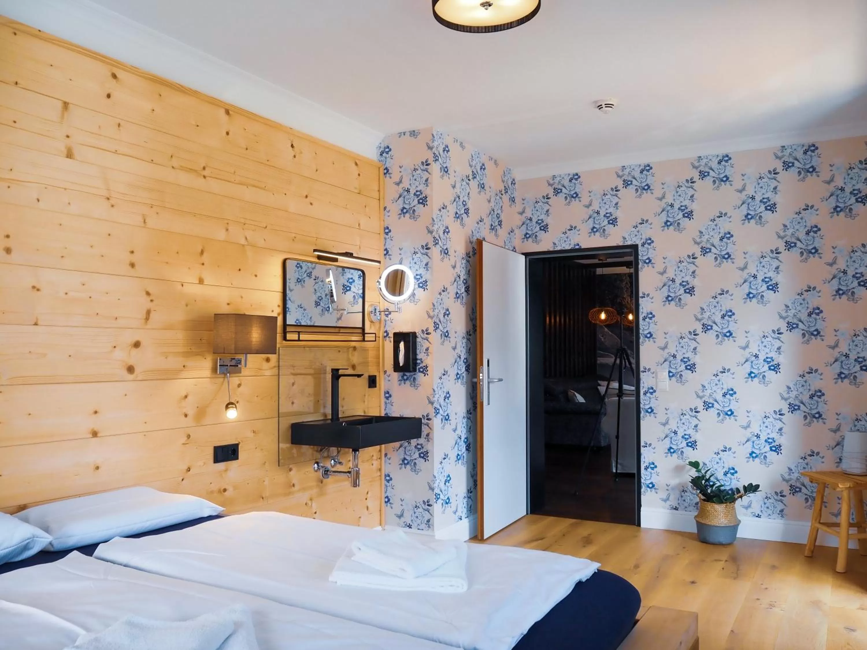 Bedroom, Bed in Sauna & Whirlpool - ALPENLIEBE APARTments