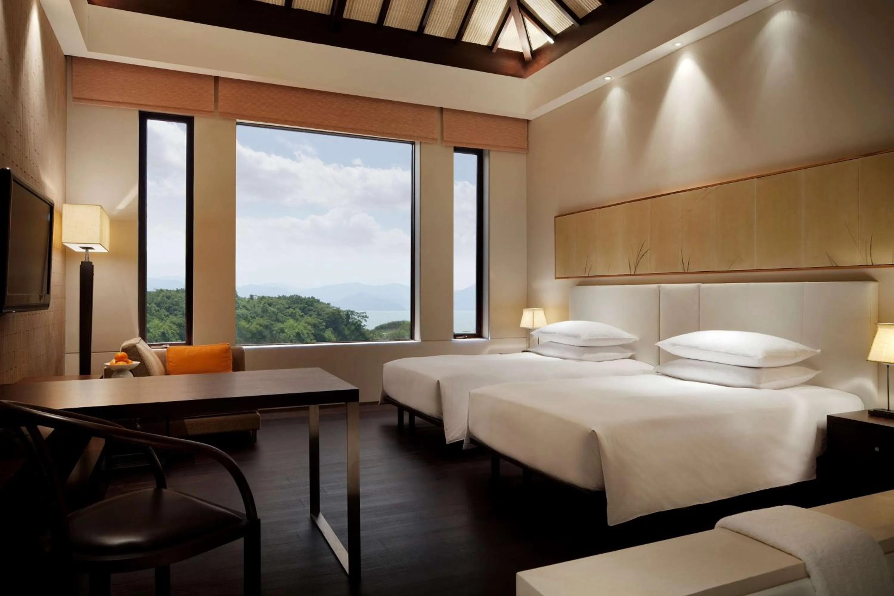Photo of the whole room, Bed in Park Hyatt Ningbo Resort & Spa