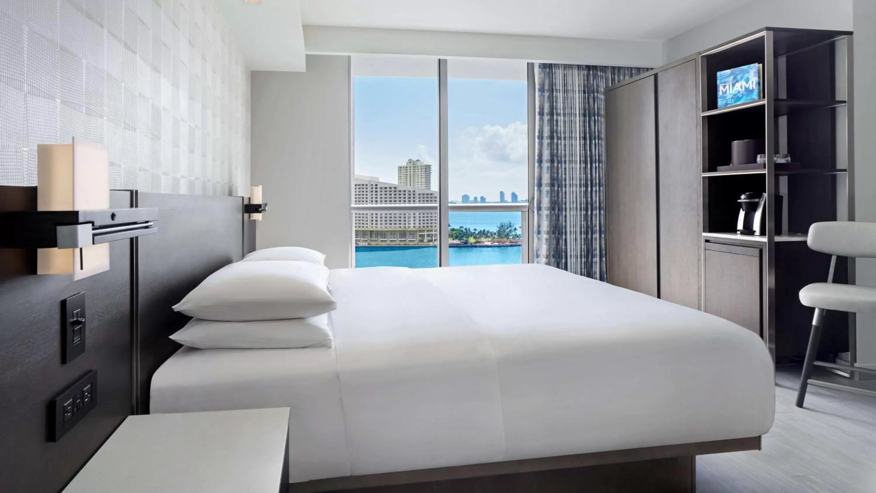 Photo of the whole room, Bed in Hyatt Centric Brickell Miami