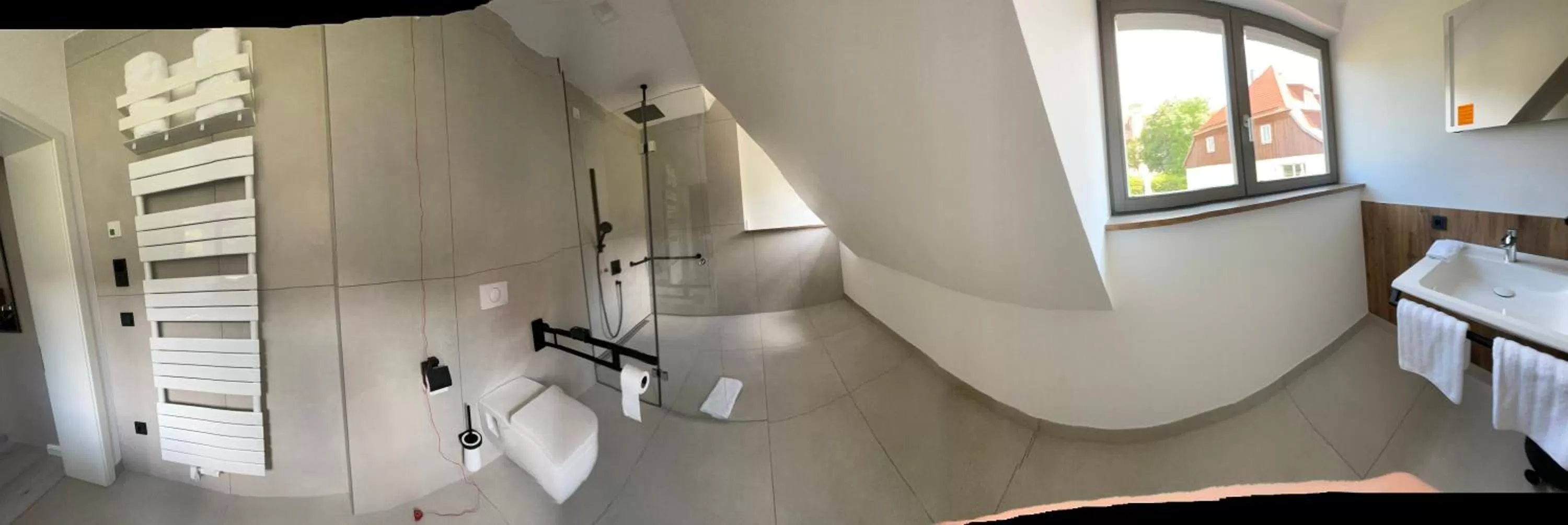 King Room with Roll-In Shower - Disability Access in DAS KEHRS - Hotel auf dem Petersberg