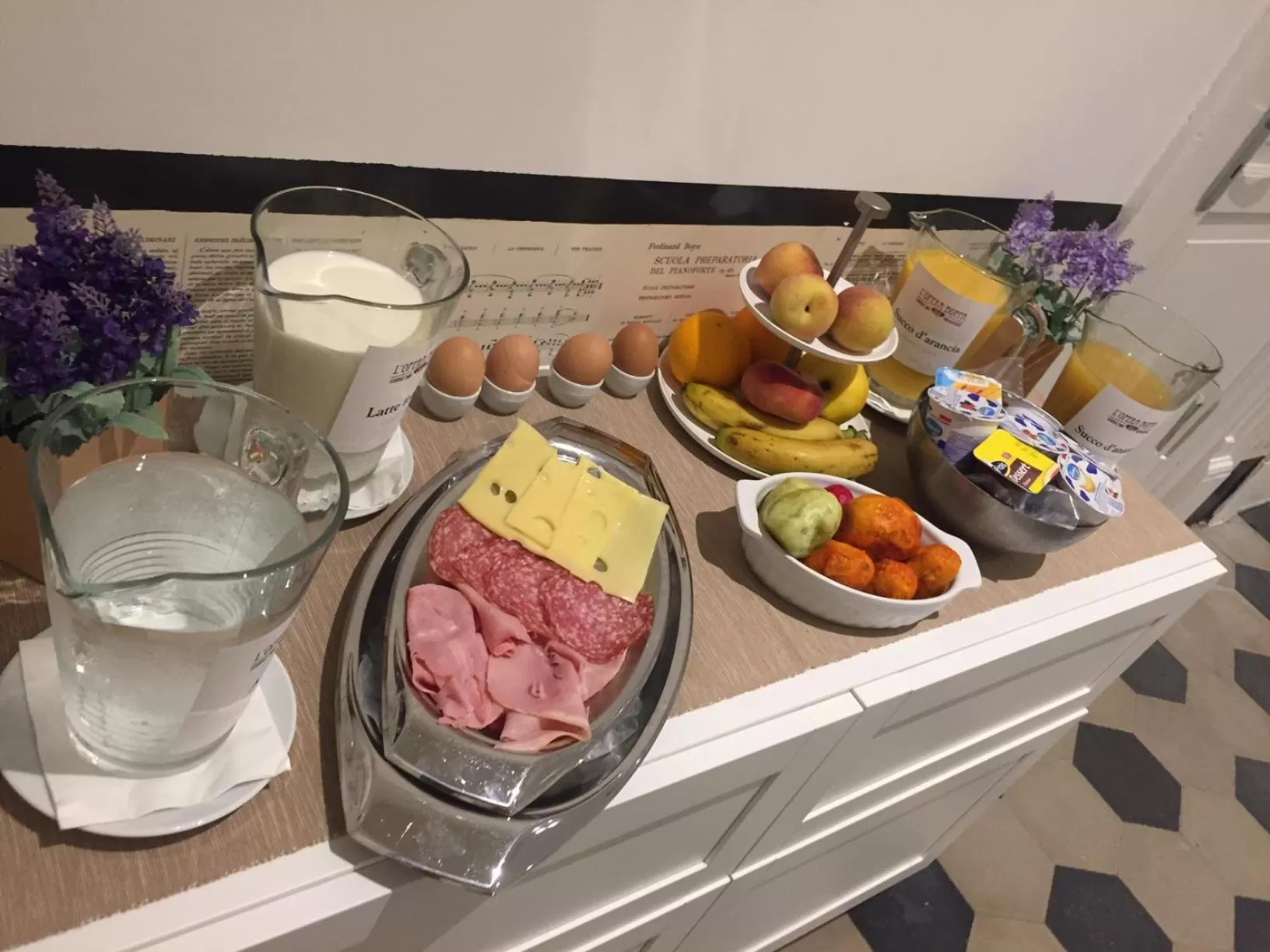 Breakfast in L'Opera Buffa