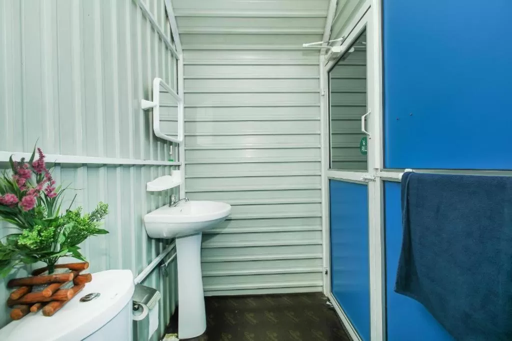 Airport A4 Transit Hub - Eco Chalets - FREE SHUTTLE SERVICE 24HRS