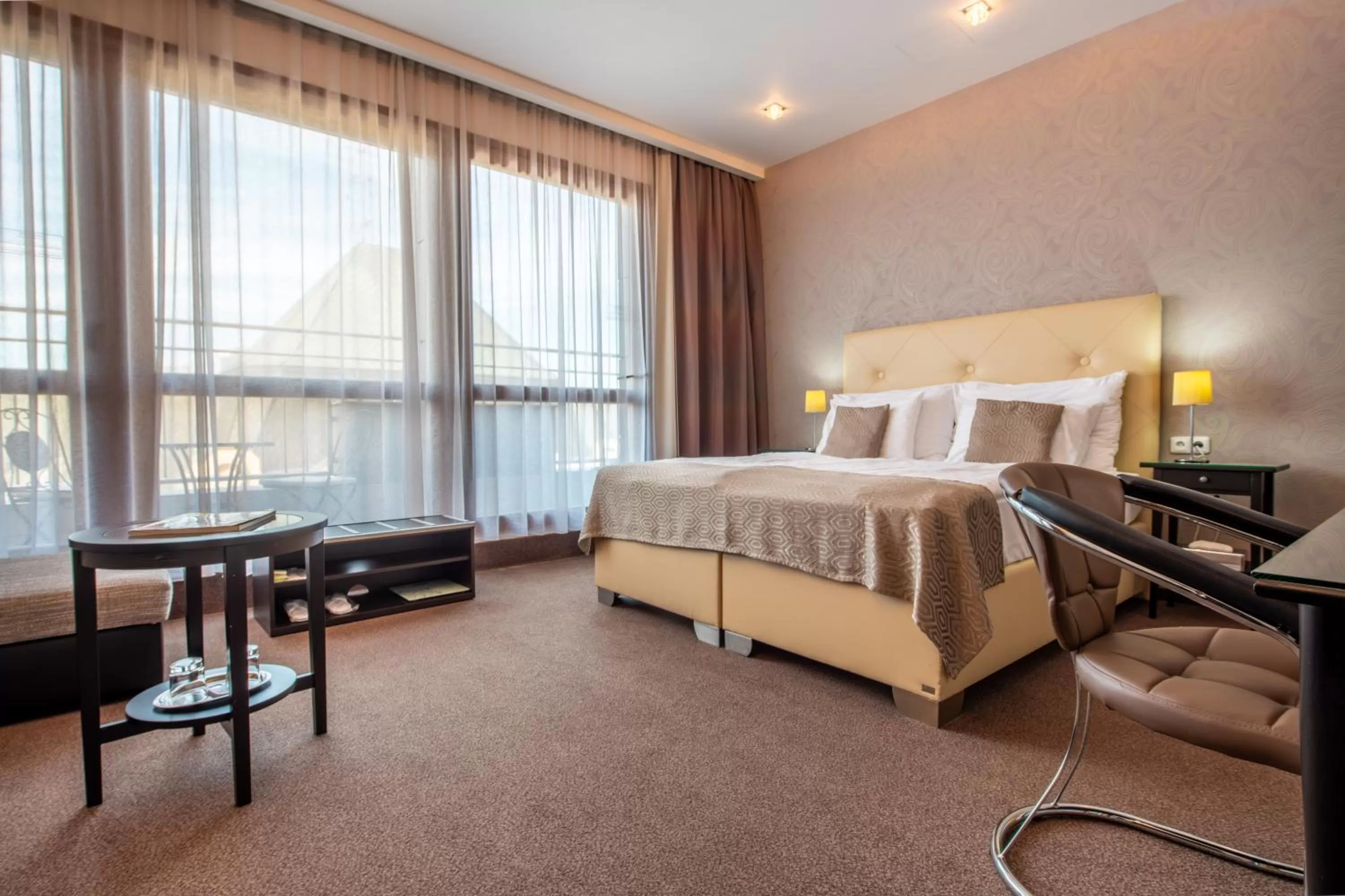 Bedroom, Bed in Danubia Gate Hotel