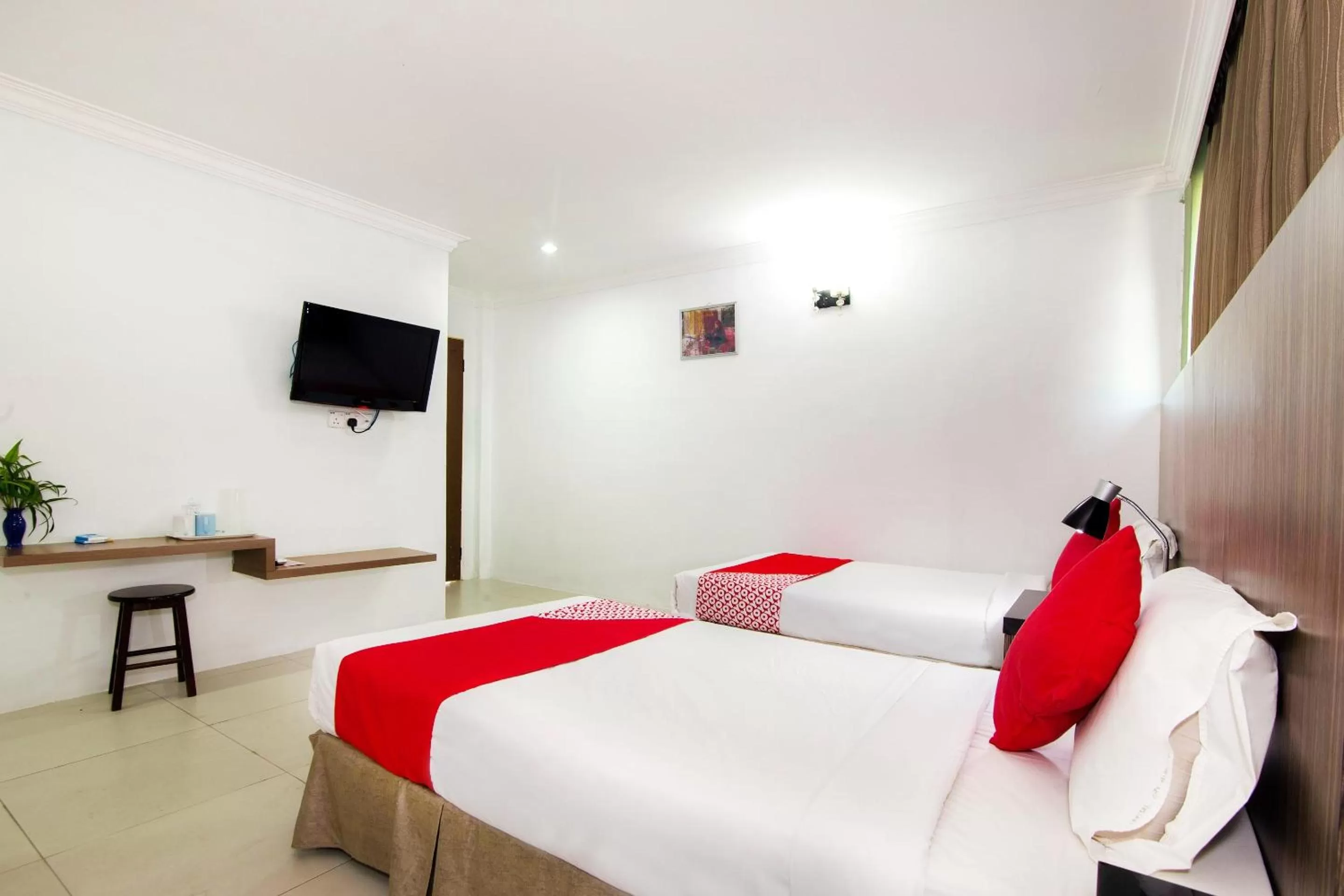 Bedroom, Bed in Crystal City Hotel