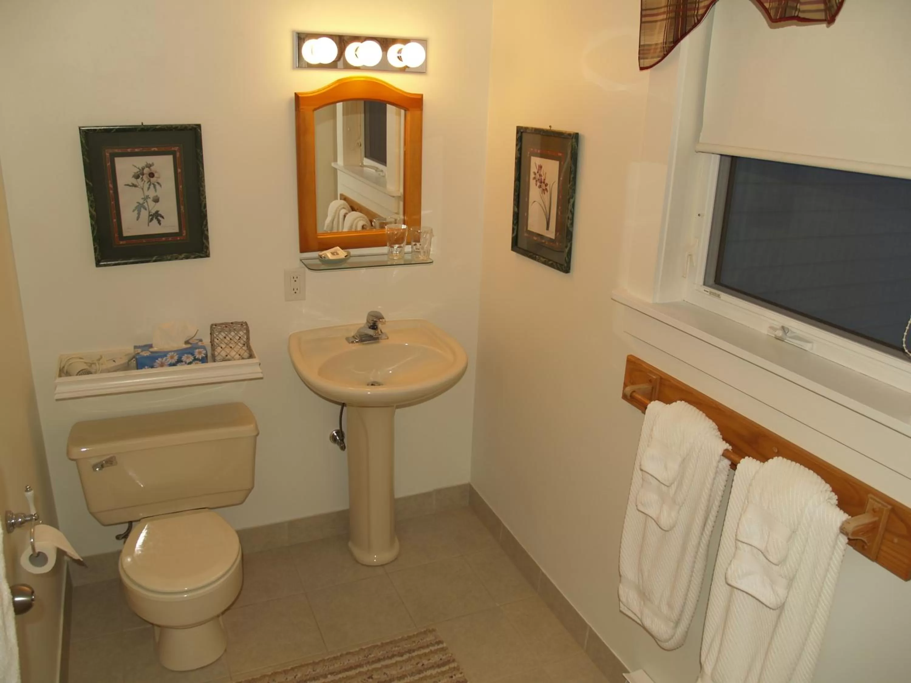 Bathroom in Bakers Chest B&B