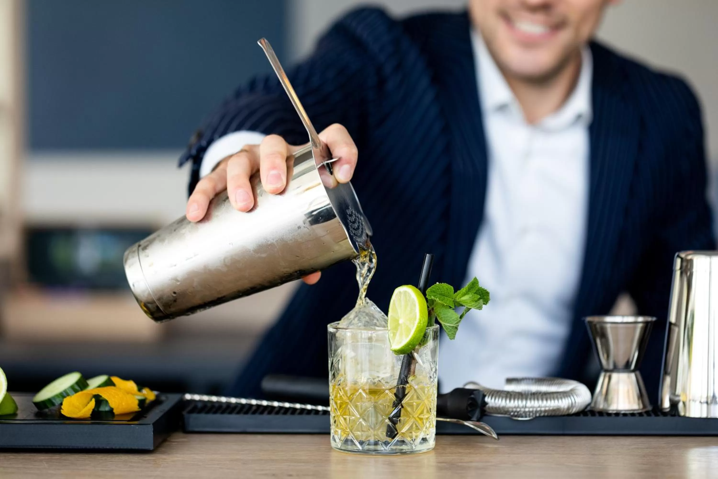 Lounge or bar in Holiday Inn Express Amsterdam - North Riverside by IHG