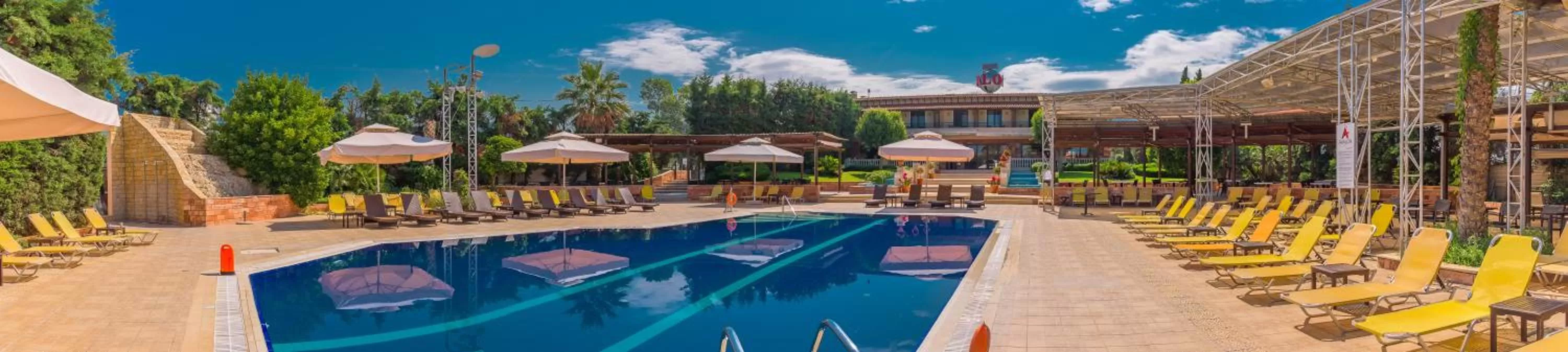 Swimming pool in Avalon Airport Hotel Thessaloniki