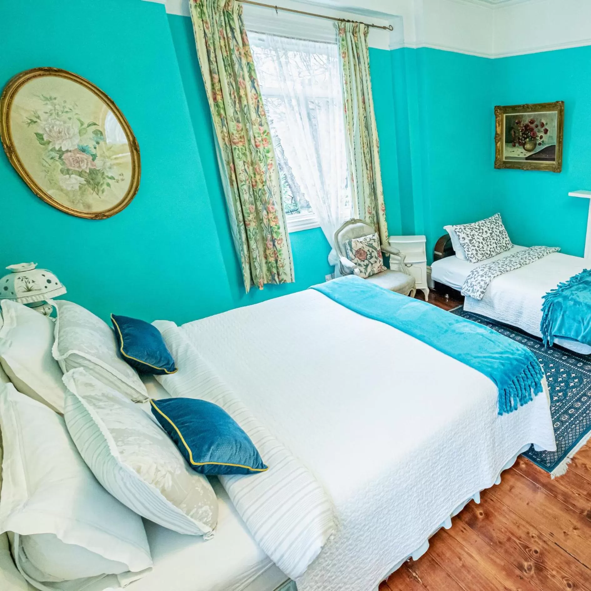 Bedroom, Bed in Dawson Place, Juliette's Bed and Breakfast