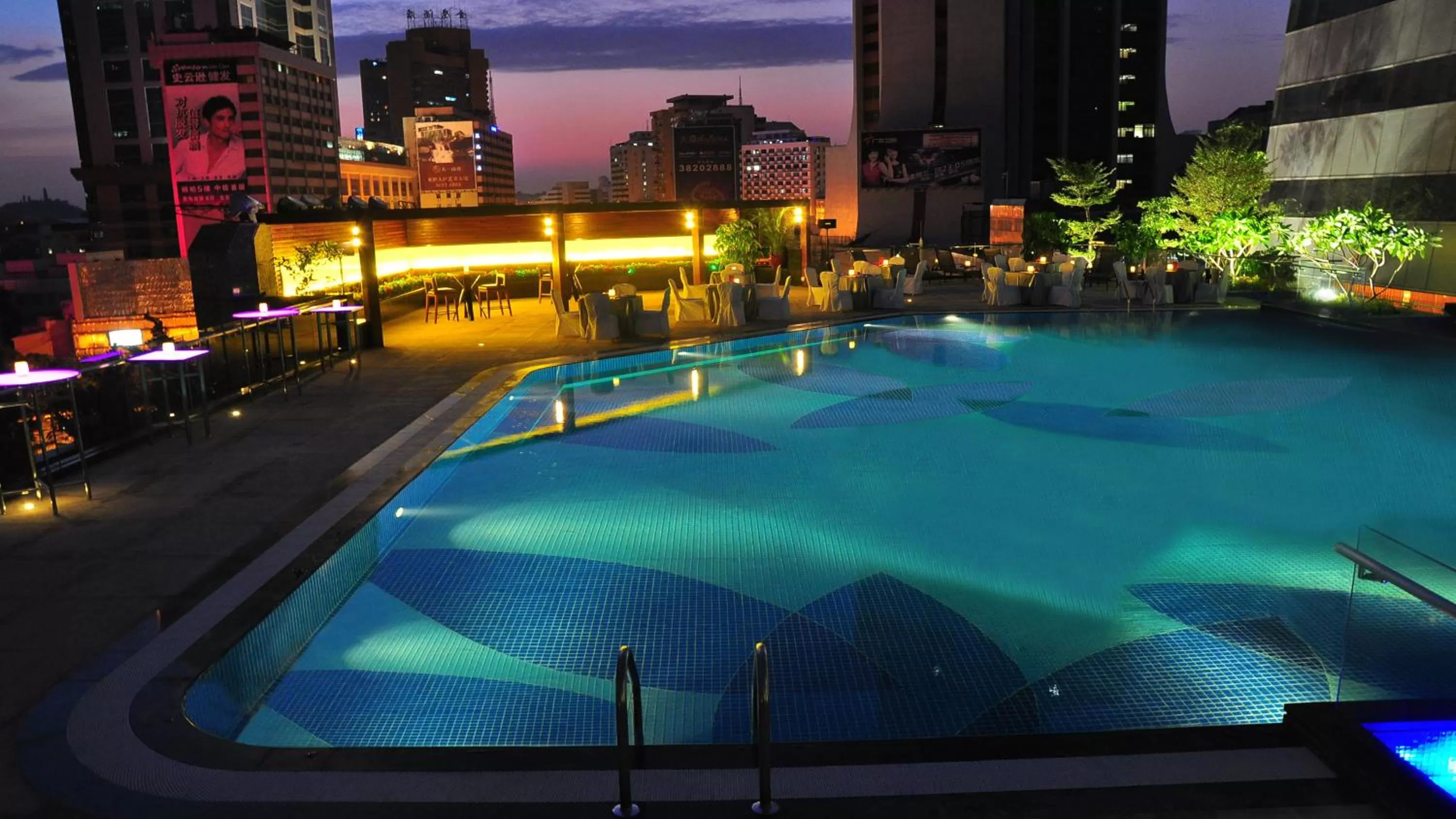 Swimming pool in Crowne Plaza Guangzhou City Centre by IHG