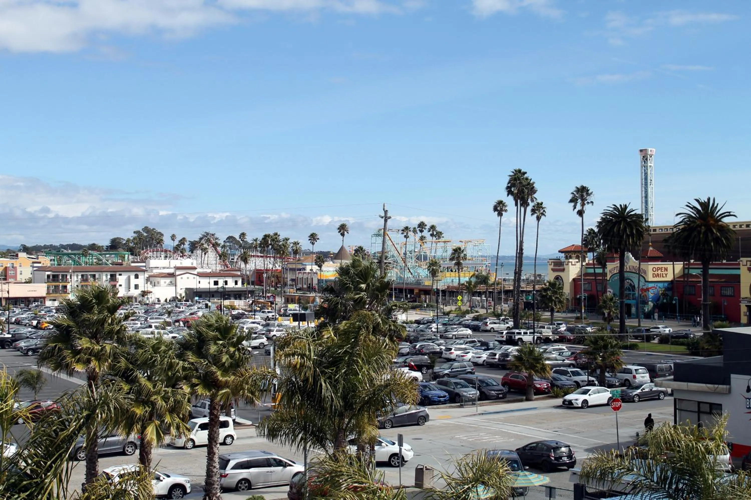 Fireside Inn By The Beach Boardwalk & Bowling