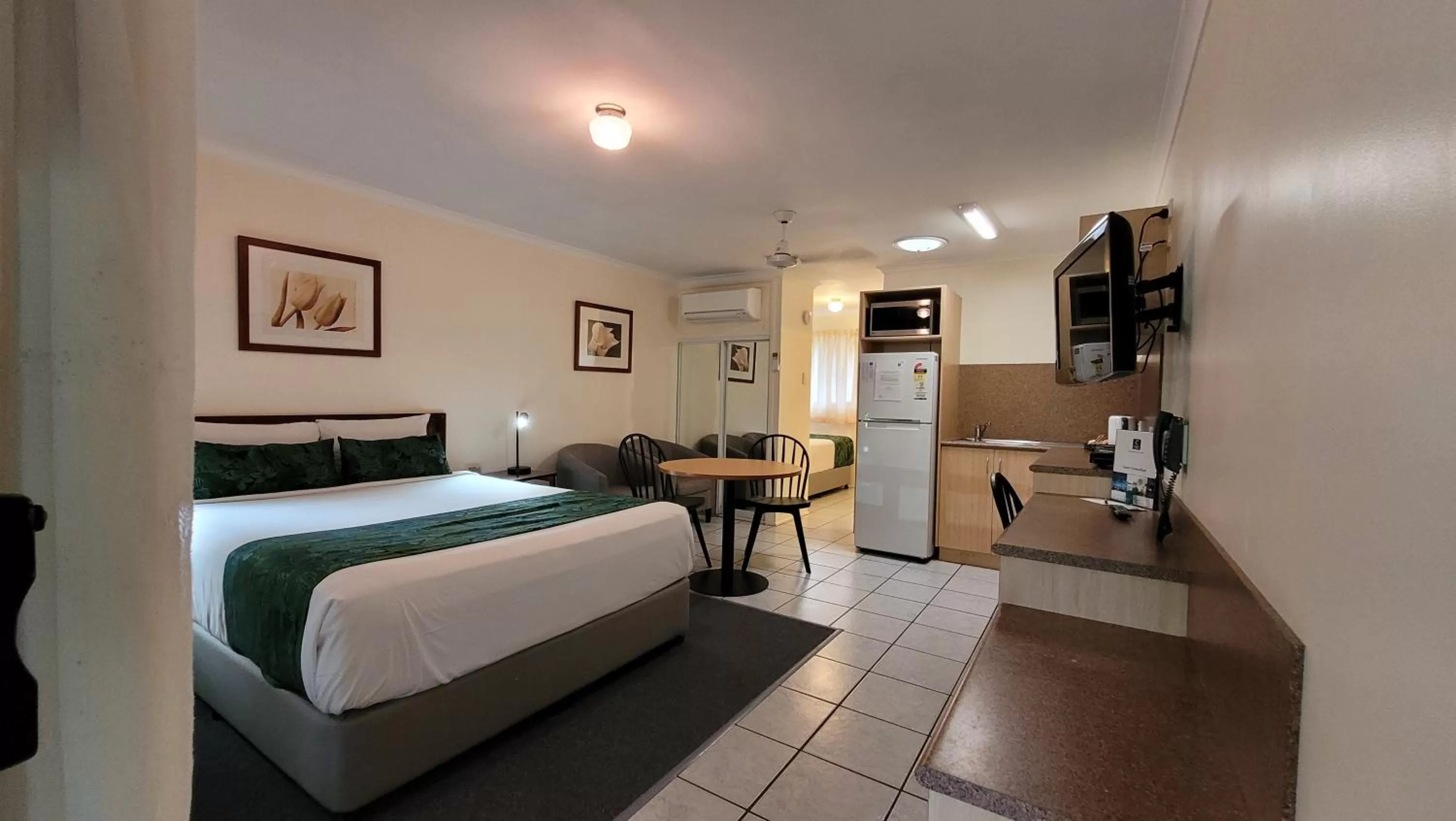 locker, Bed in Comfort Resort Blue Pacific