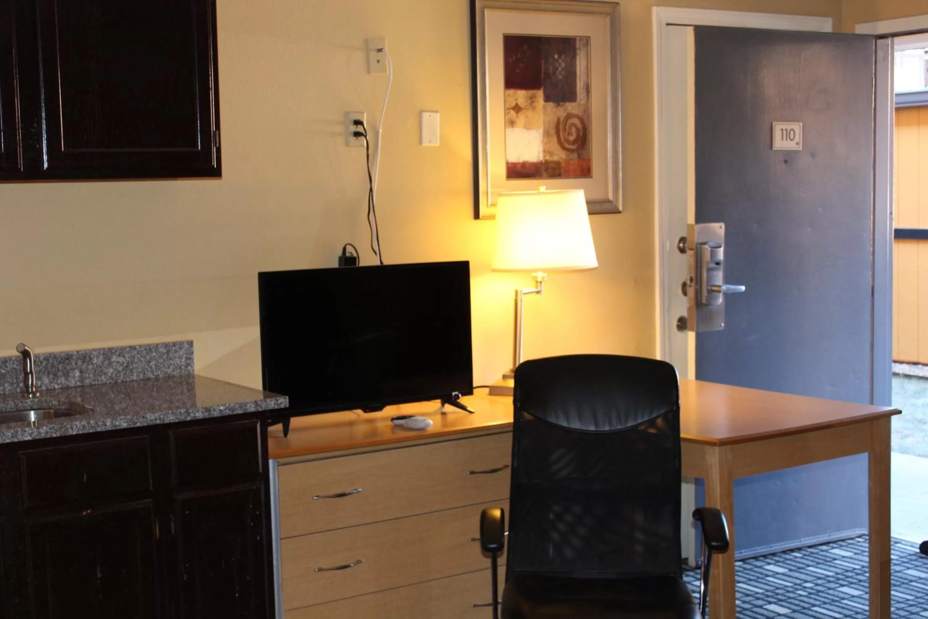 The Executive Inn & Suites