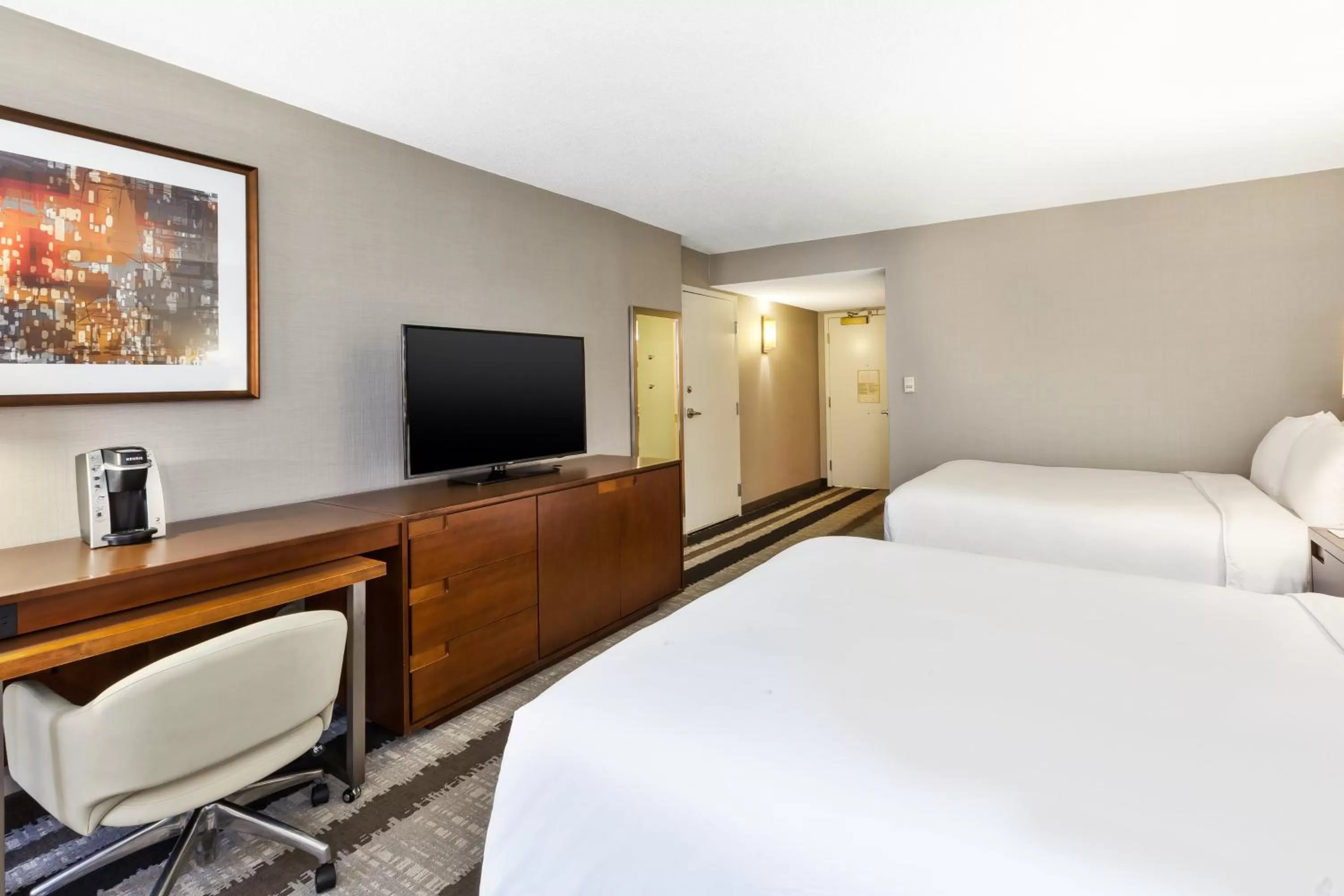 Photo of the whole room, Bed in Crowne Plaza Dulles Airport by IHG