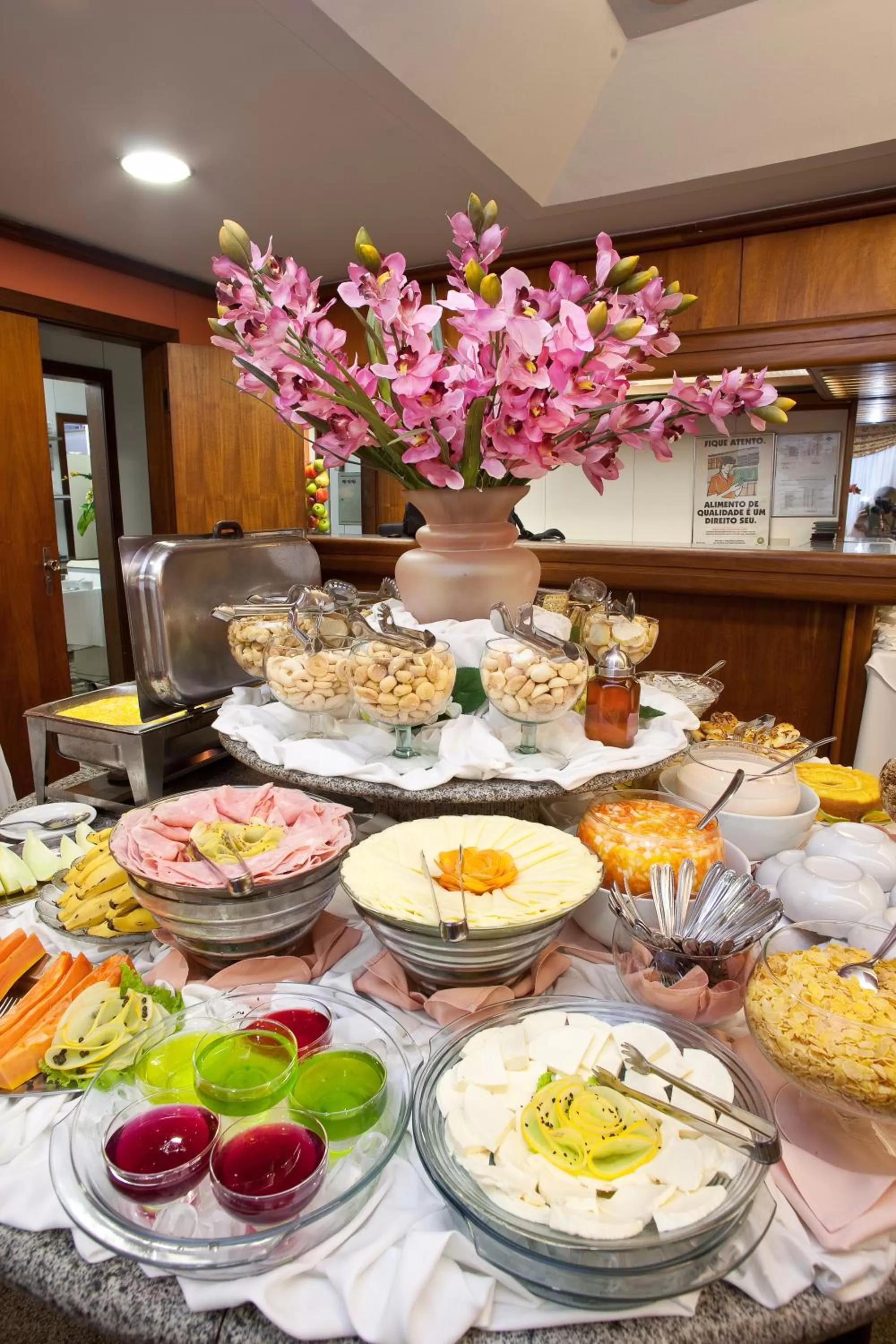 Breakfast in Boulevard Plaza