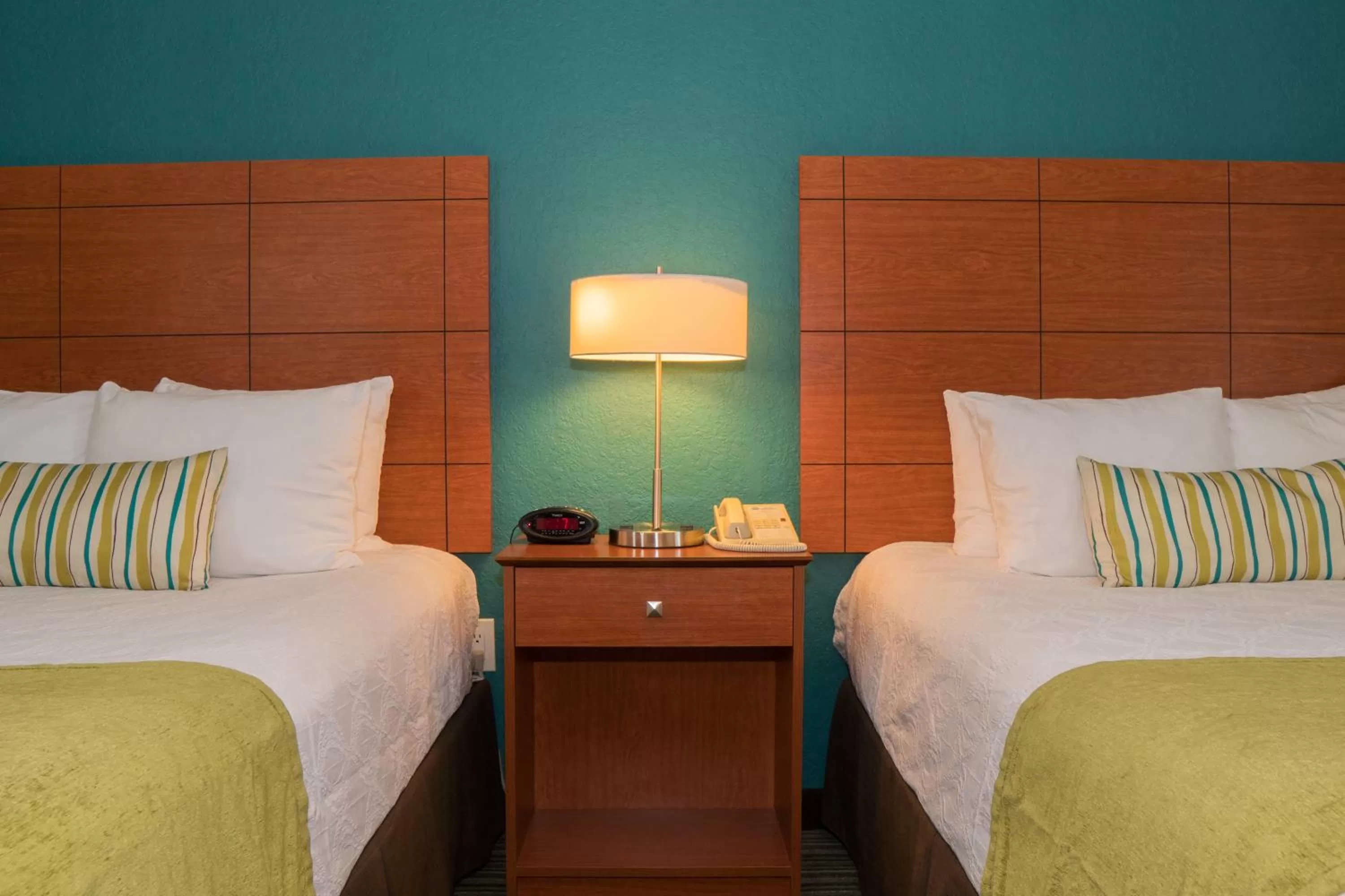 Bed in Best Western On The Bay Inn & Marina