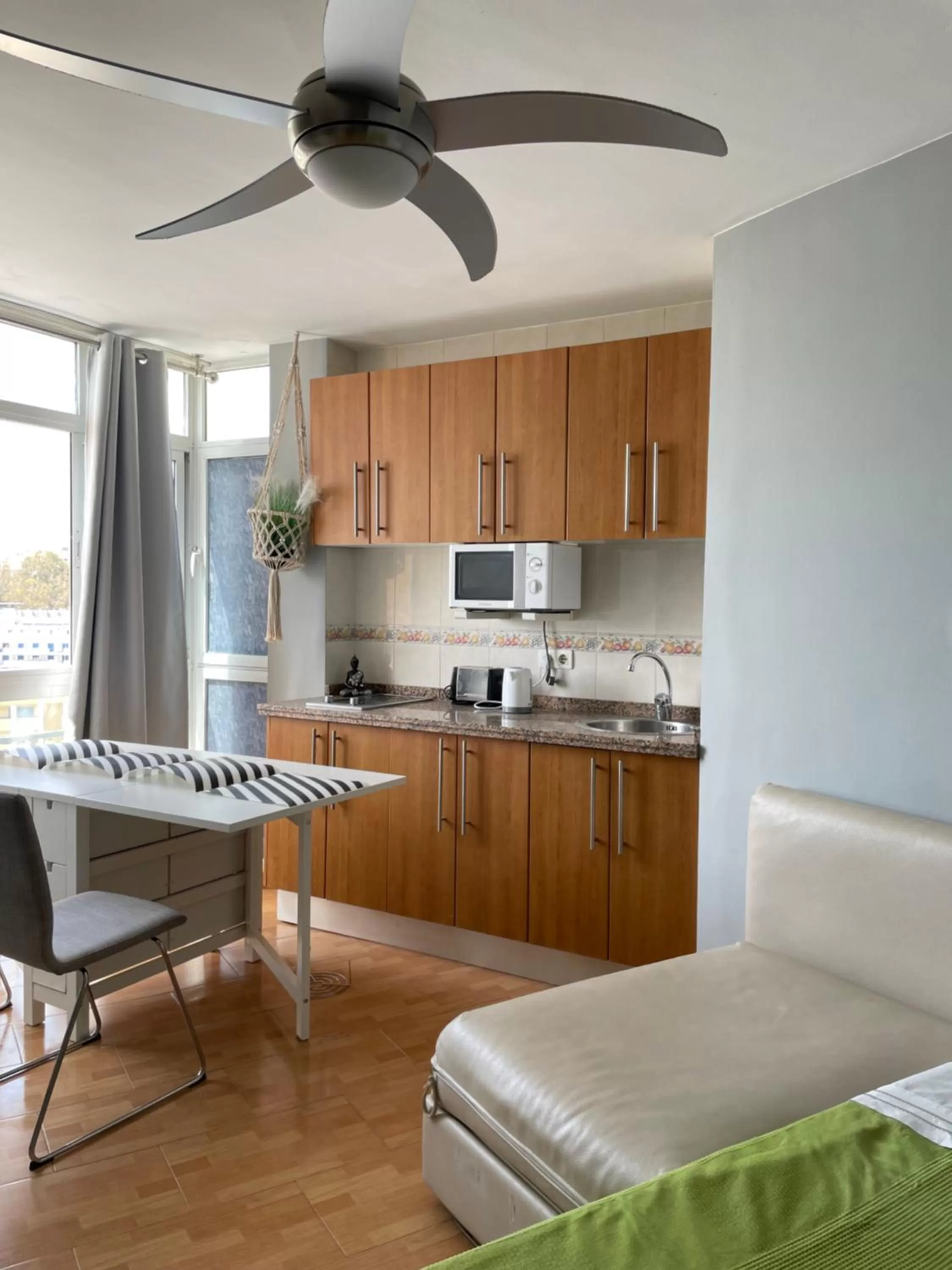 Kitchen/Kitchenette in Benalmadena ,apartamento-Estudio primera Línea de Playa