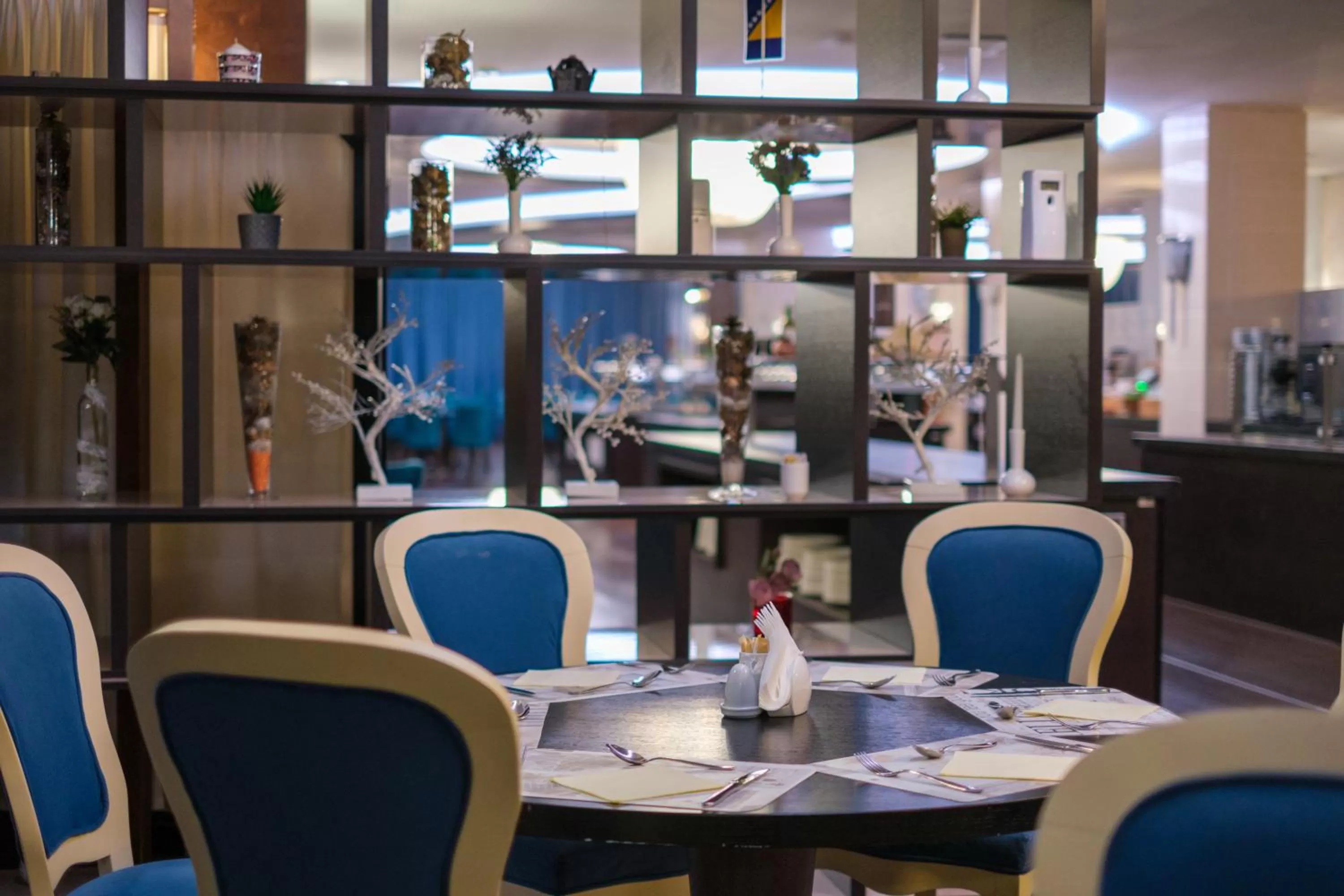 Restaurant/places to eat in Malak Regency Hotel