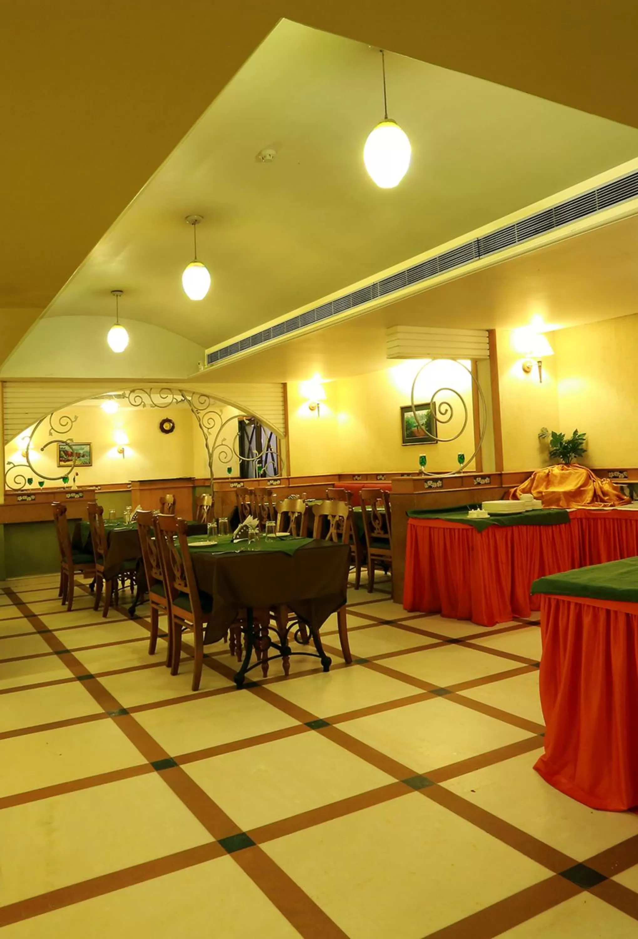 Restaurant/places to eat in Royal Omars