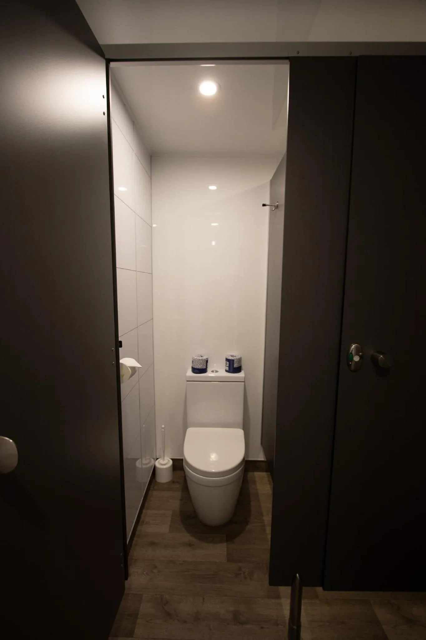 Toilet in Hotel Waterloo & Backpackers