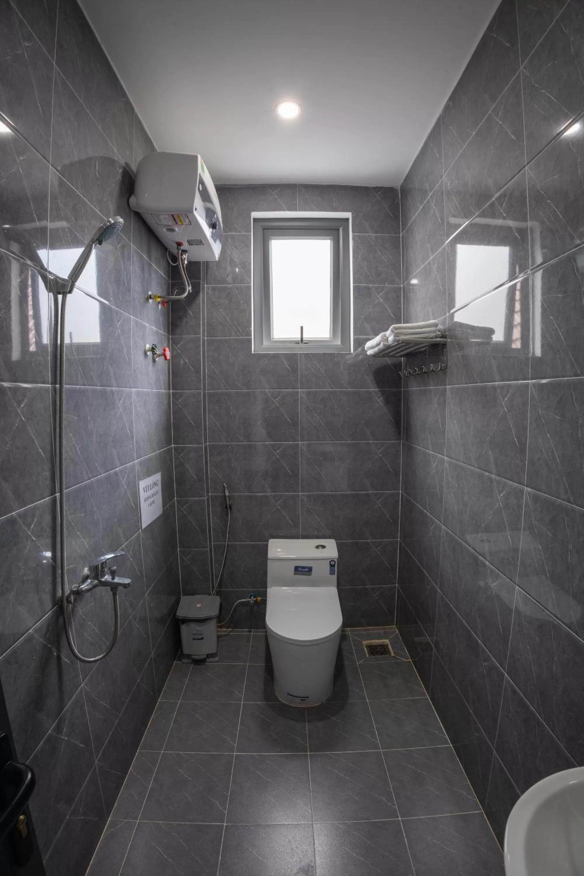 Toilet, Bathroom in Hotel Thanh Nhung